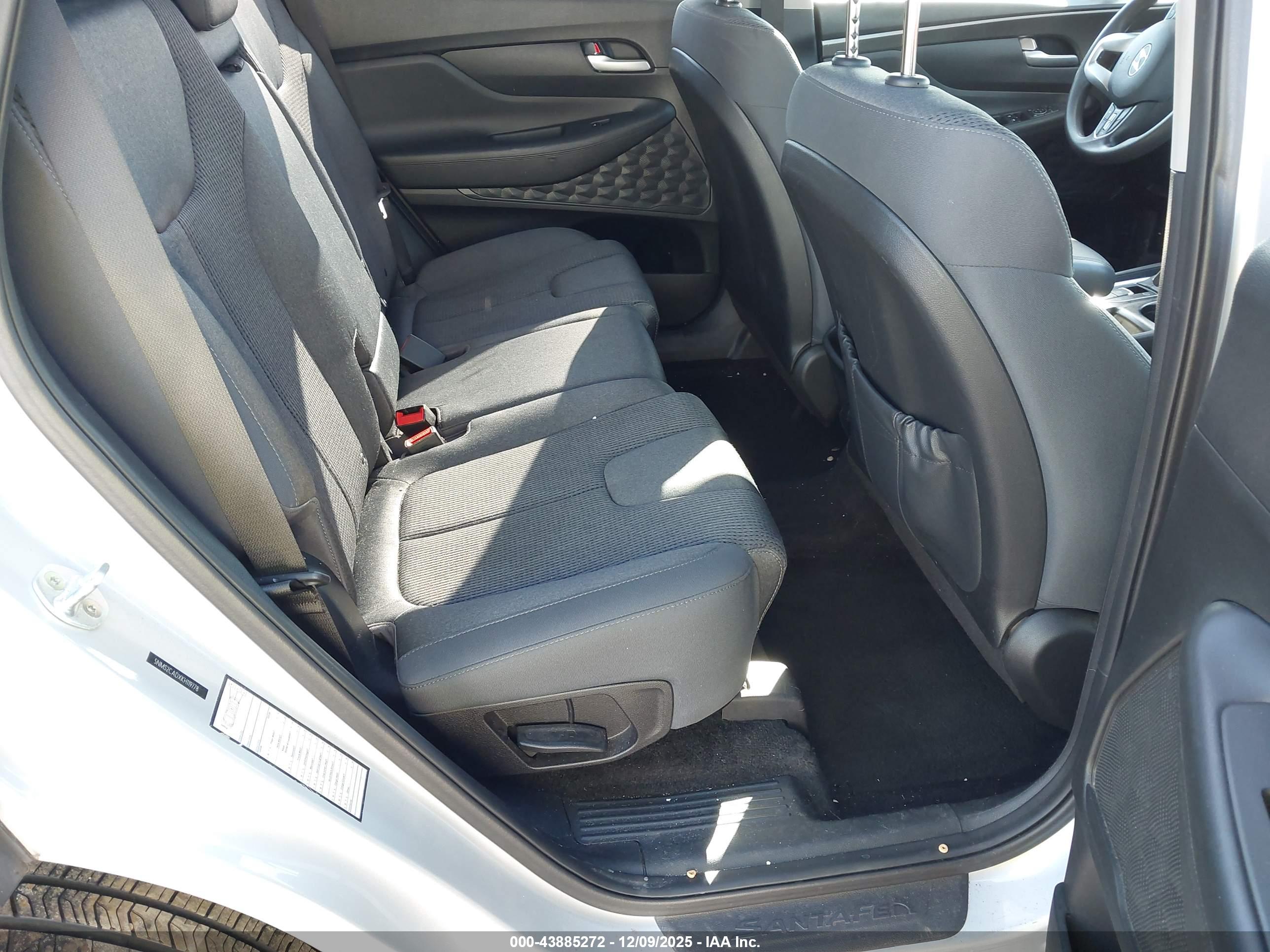 HYUNDAI SANTA image 8