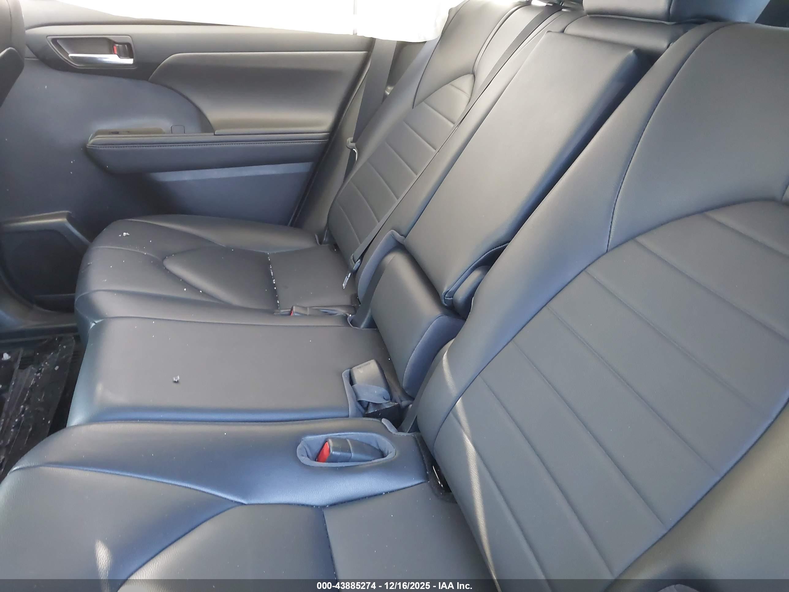 TOYOTA HIGHLANDER image 8