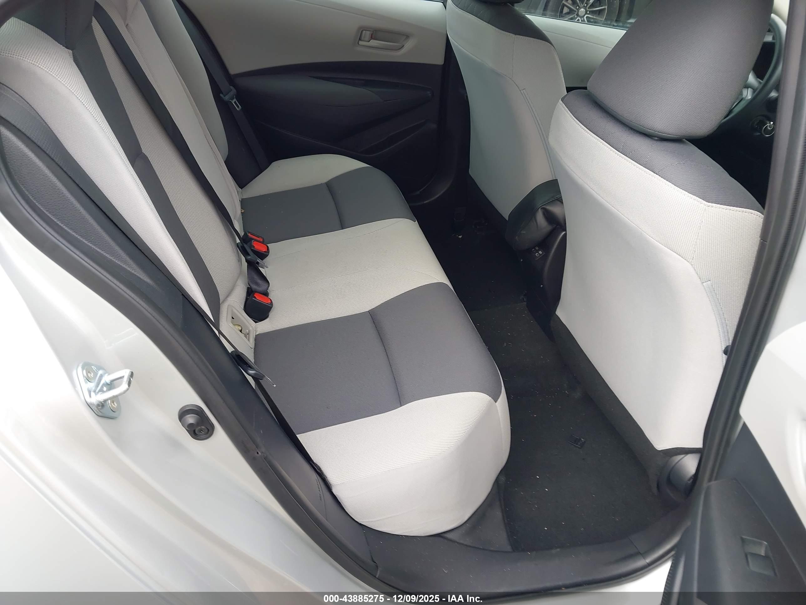 TOYOTA COROLLA image 8