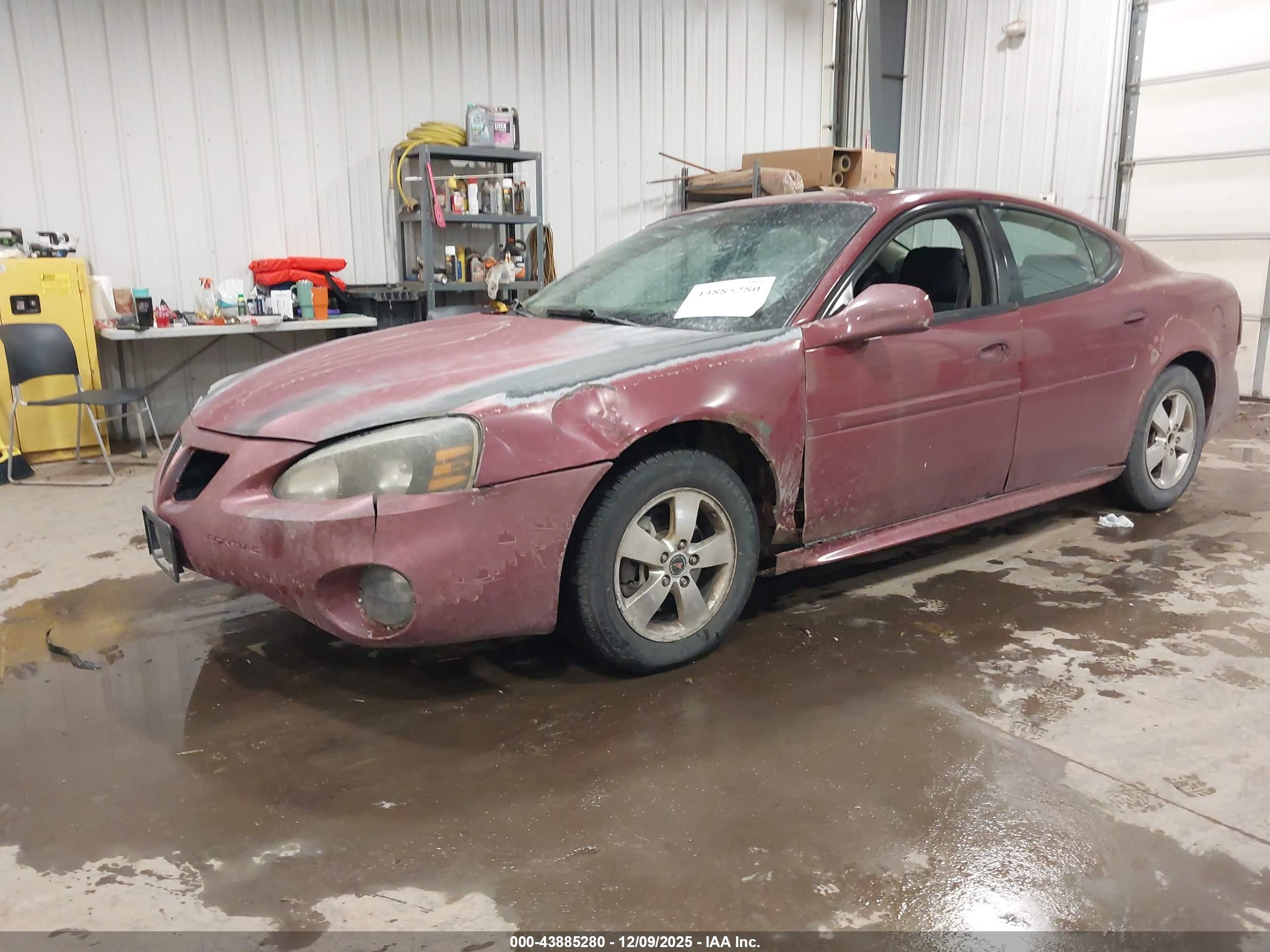PONTIAC GRAND image 2