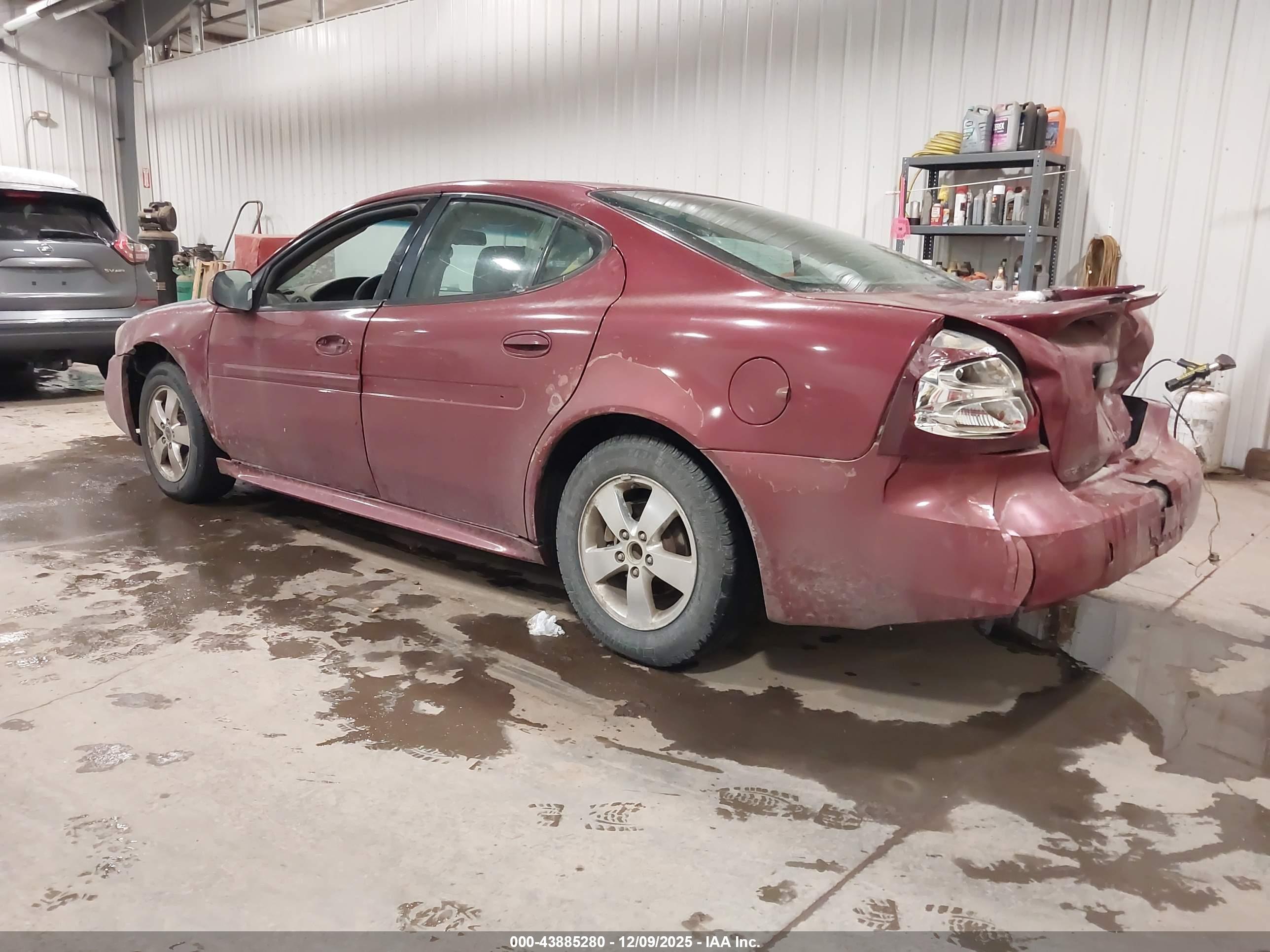 PONTIAC GRAND image 3