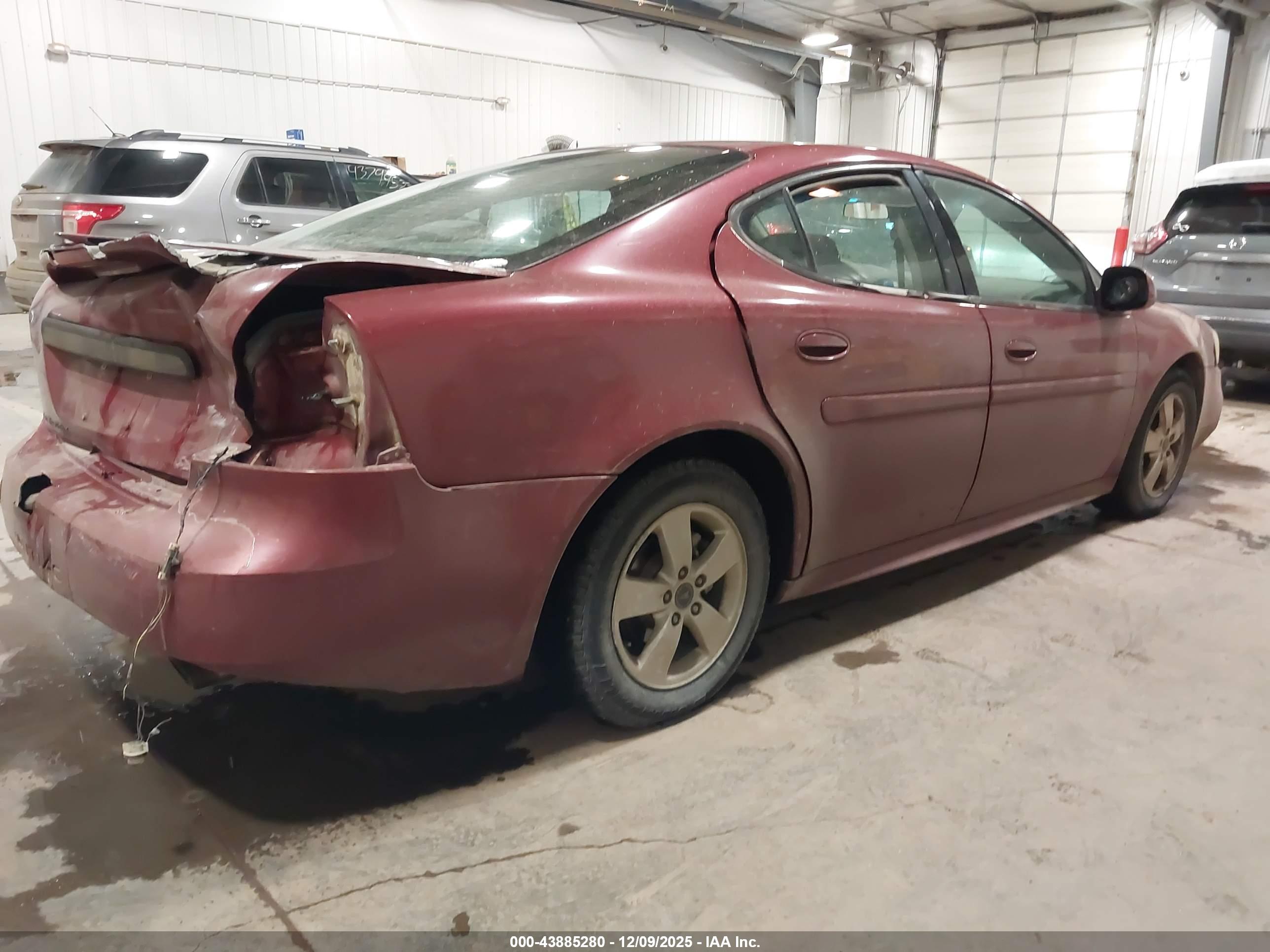 PONTIAC GRAND image 4