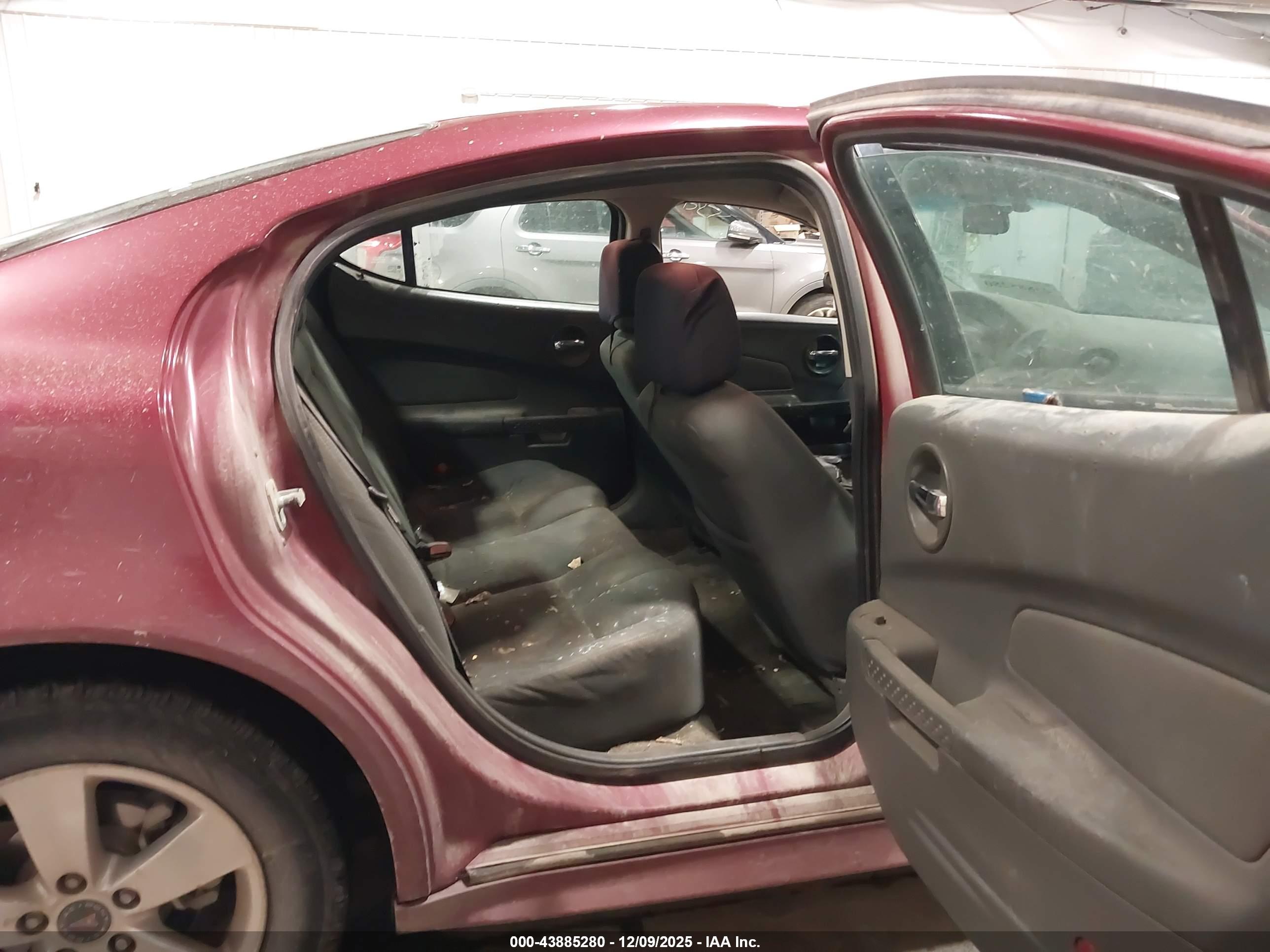 PONTIAC GRAND image 8