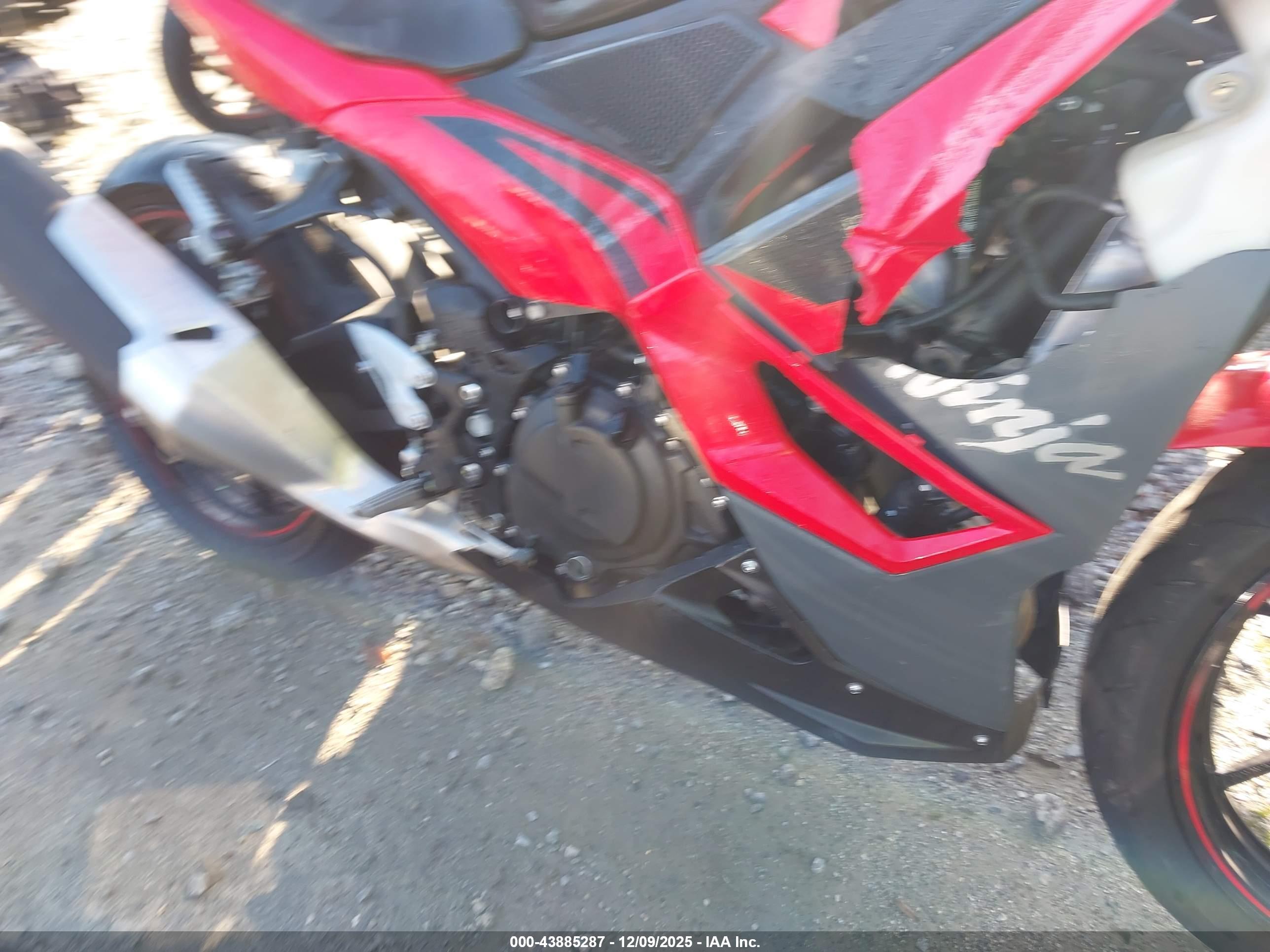 KAWASAKI EX500 image 8