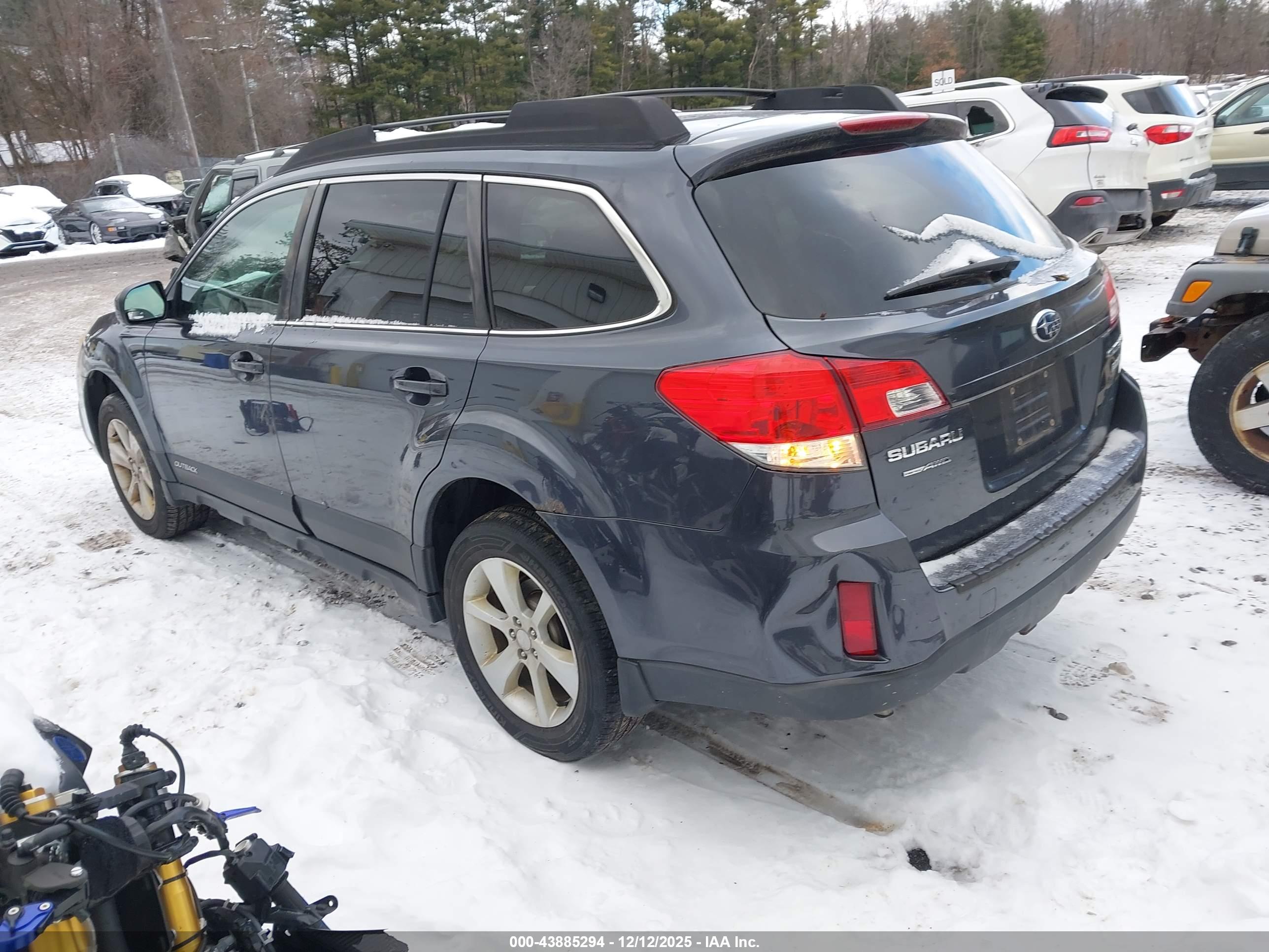 SUBARU OUTBACK image 3