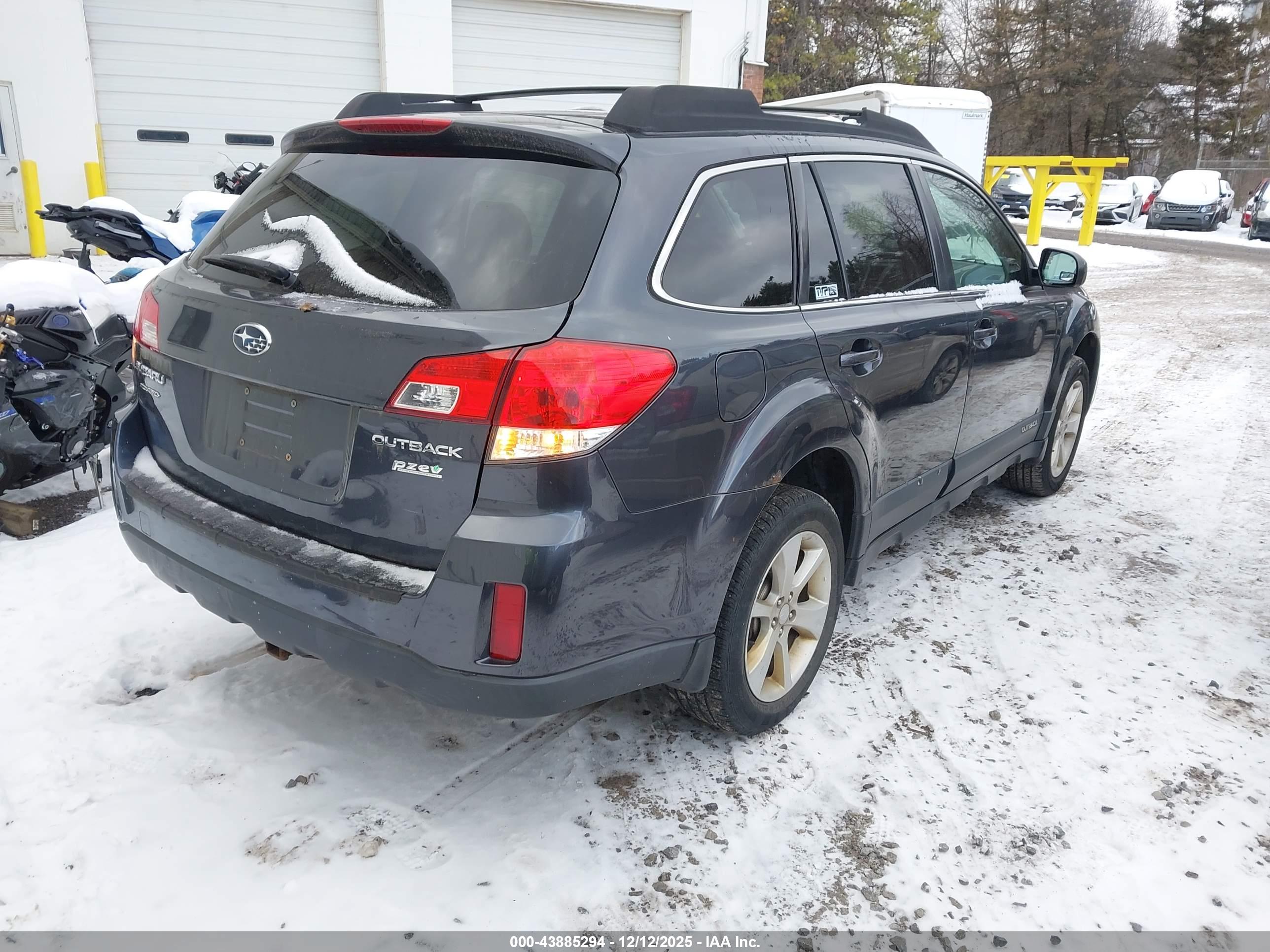 SUBARU OUTBACK image 4