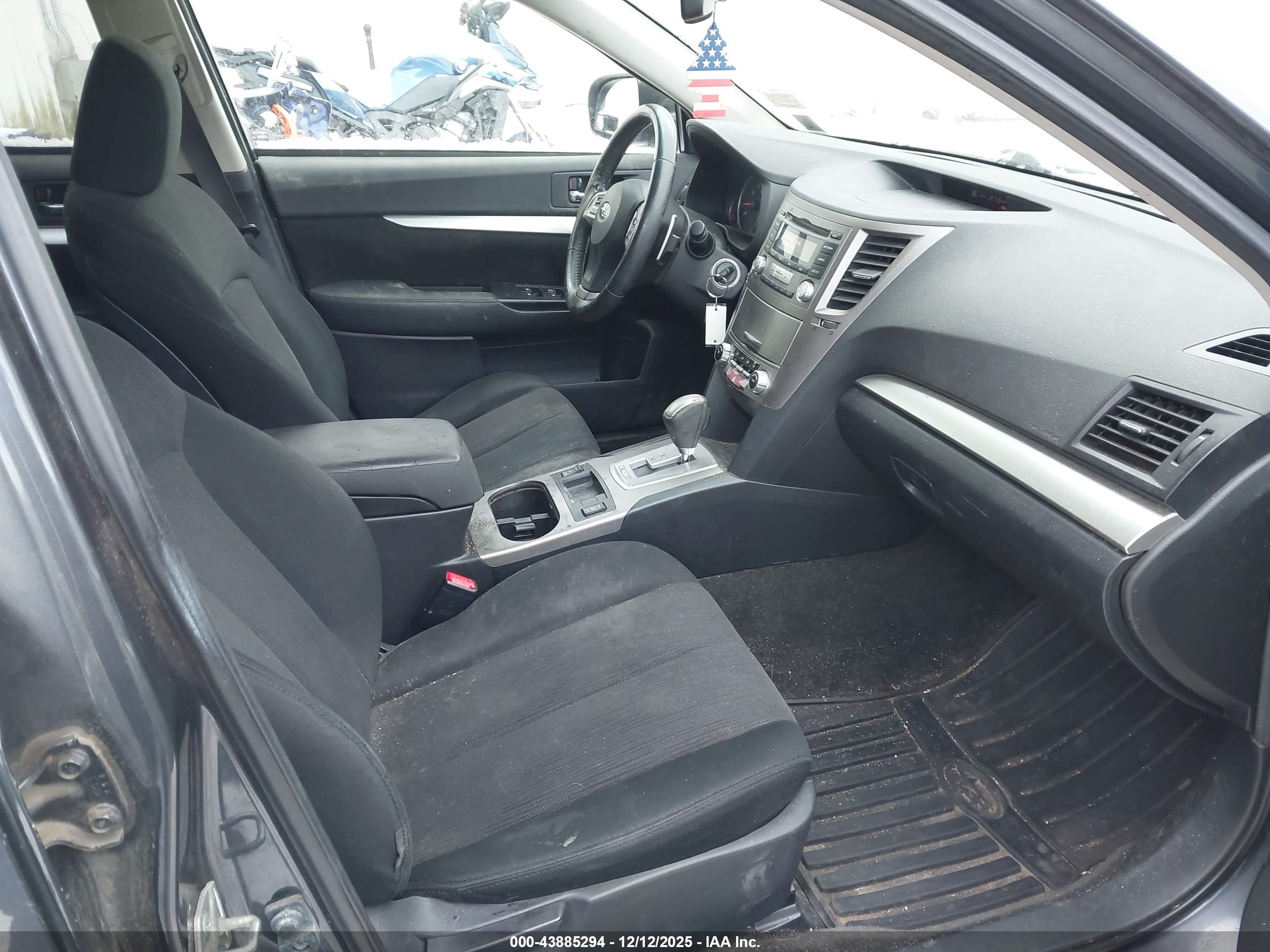 SUBARU OUTBACK image 5