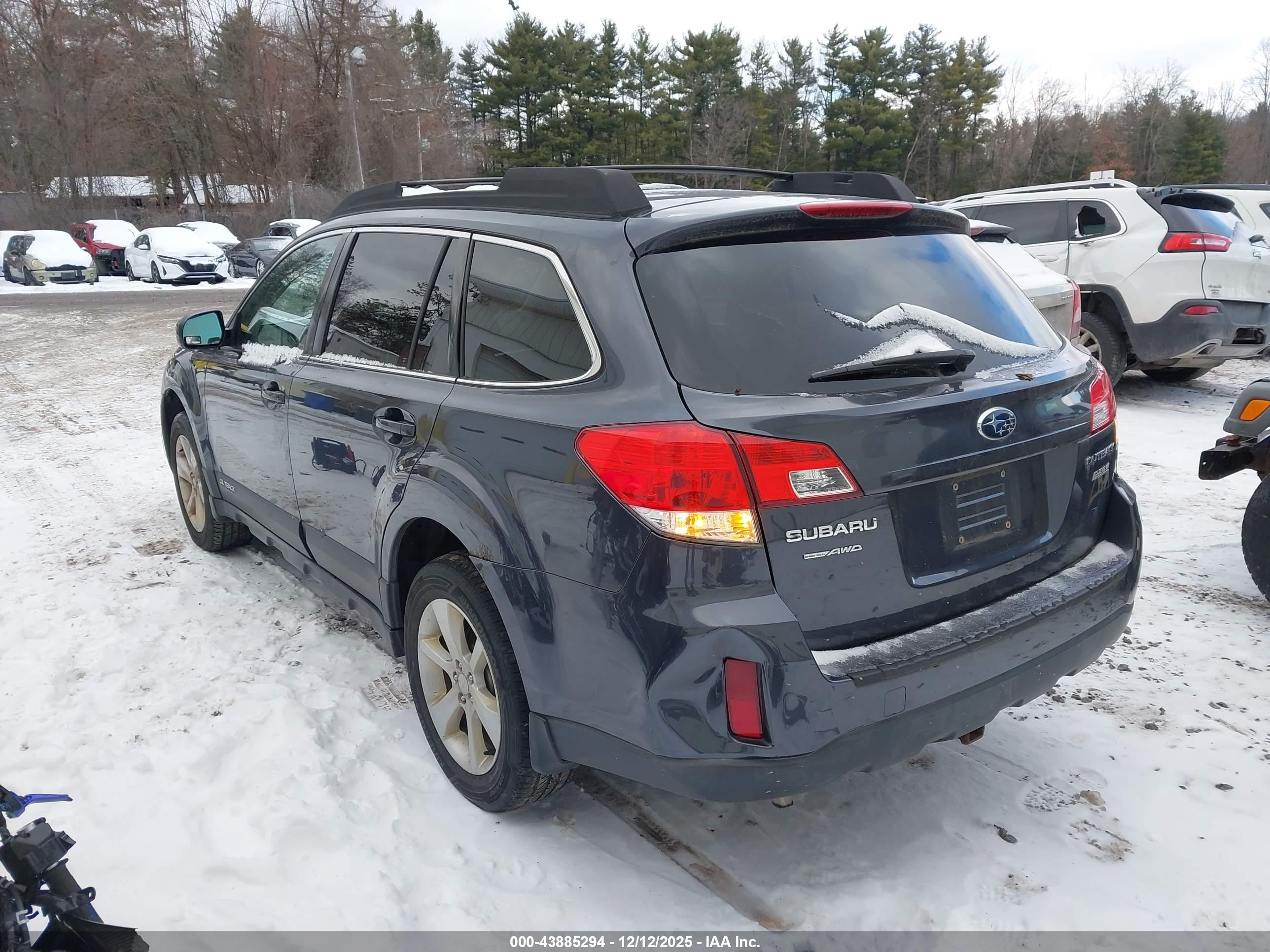 SUBARU OUTBACK image 6