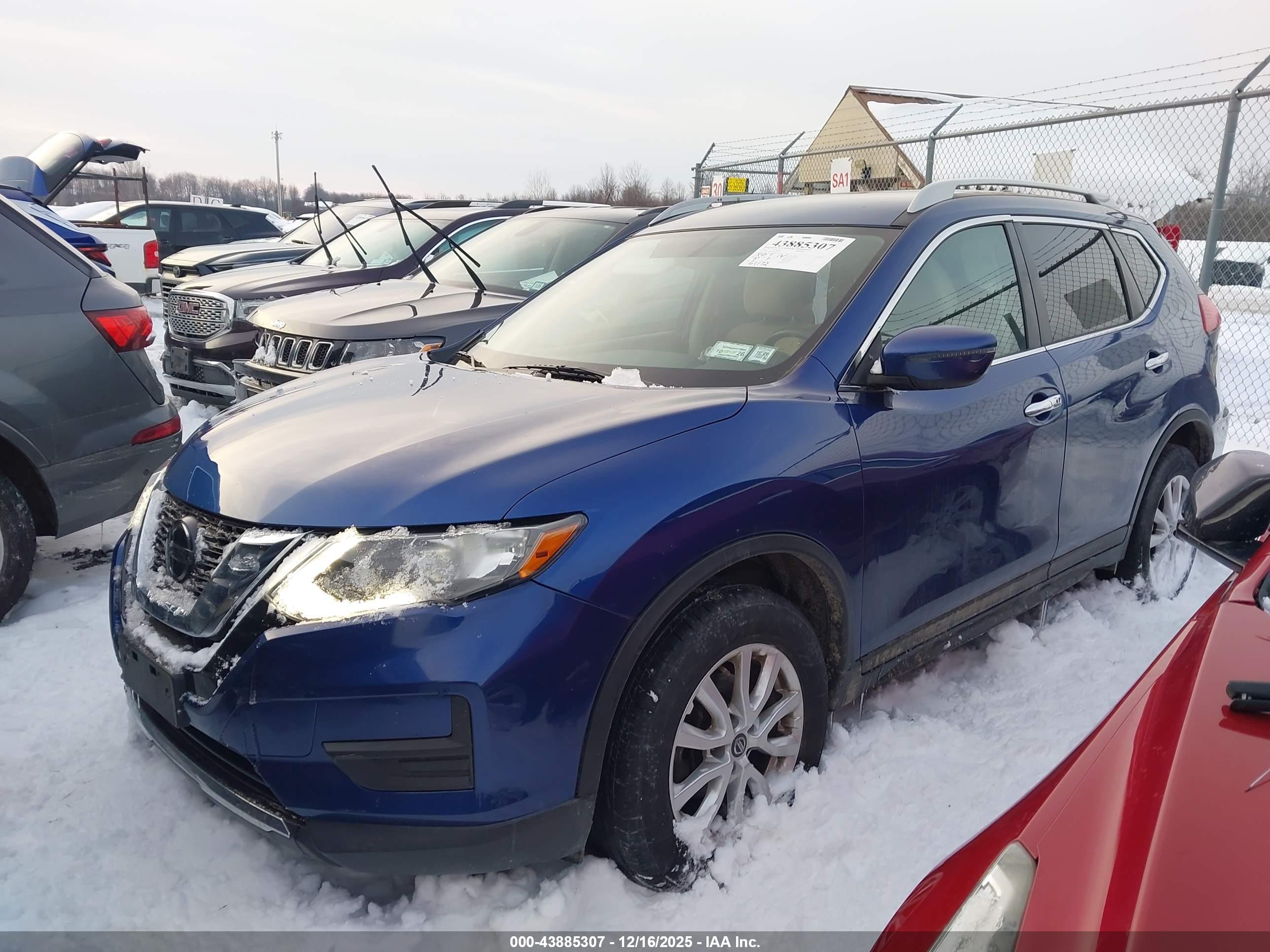 NISSAN ROGUE image 2