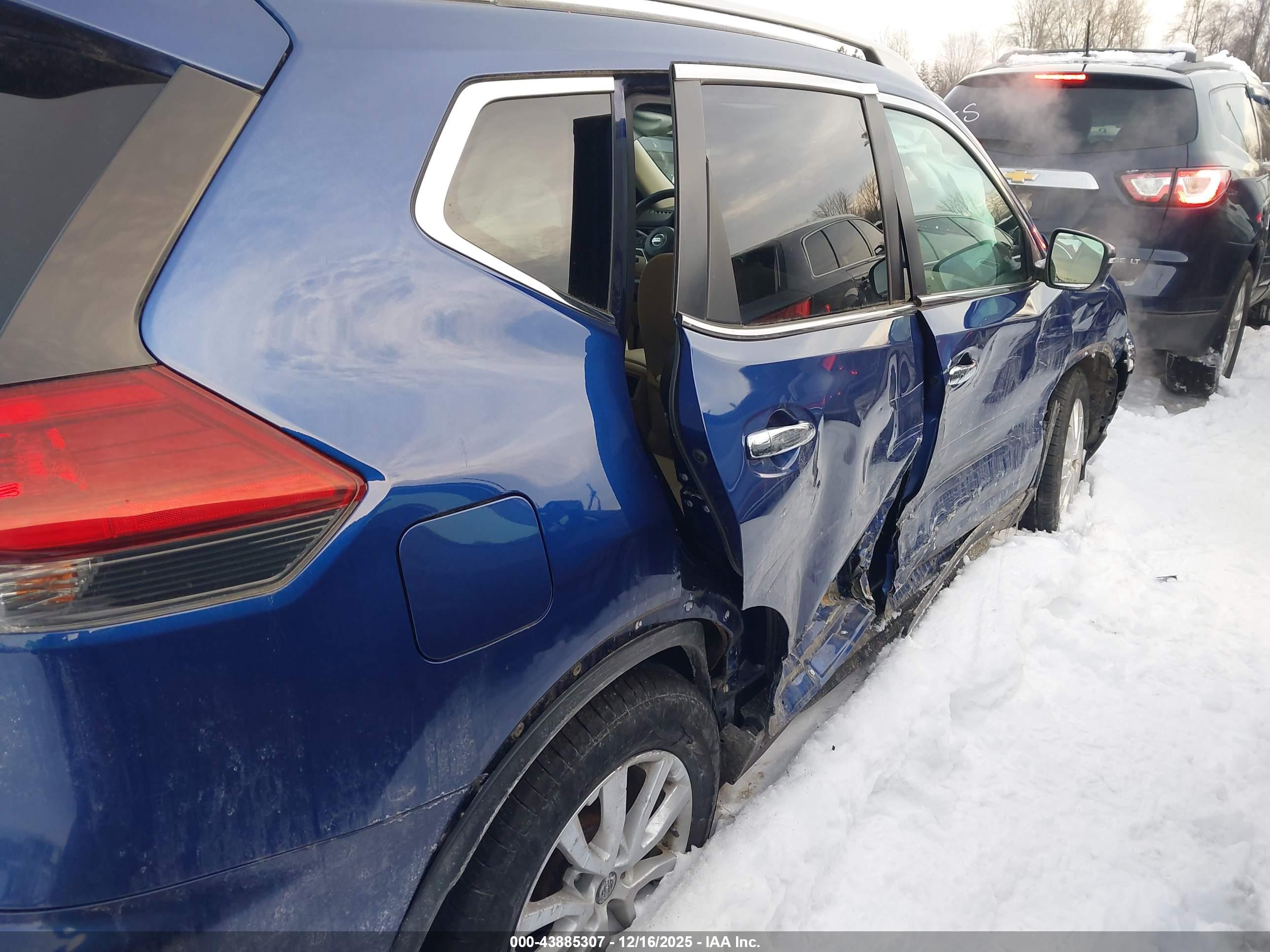 NISSAN ROGUE image 6
