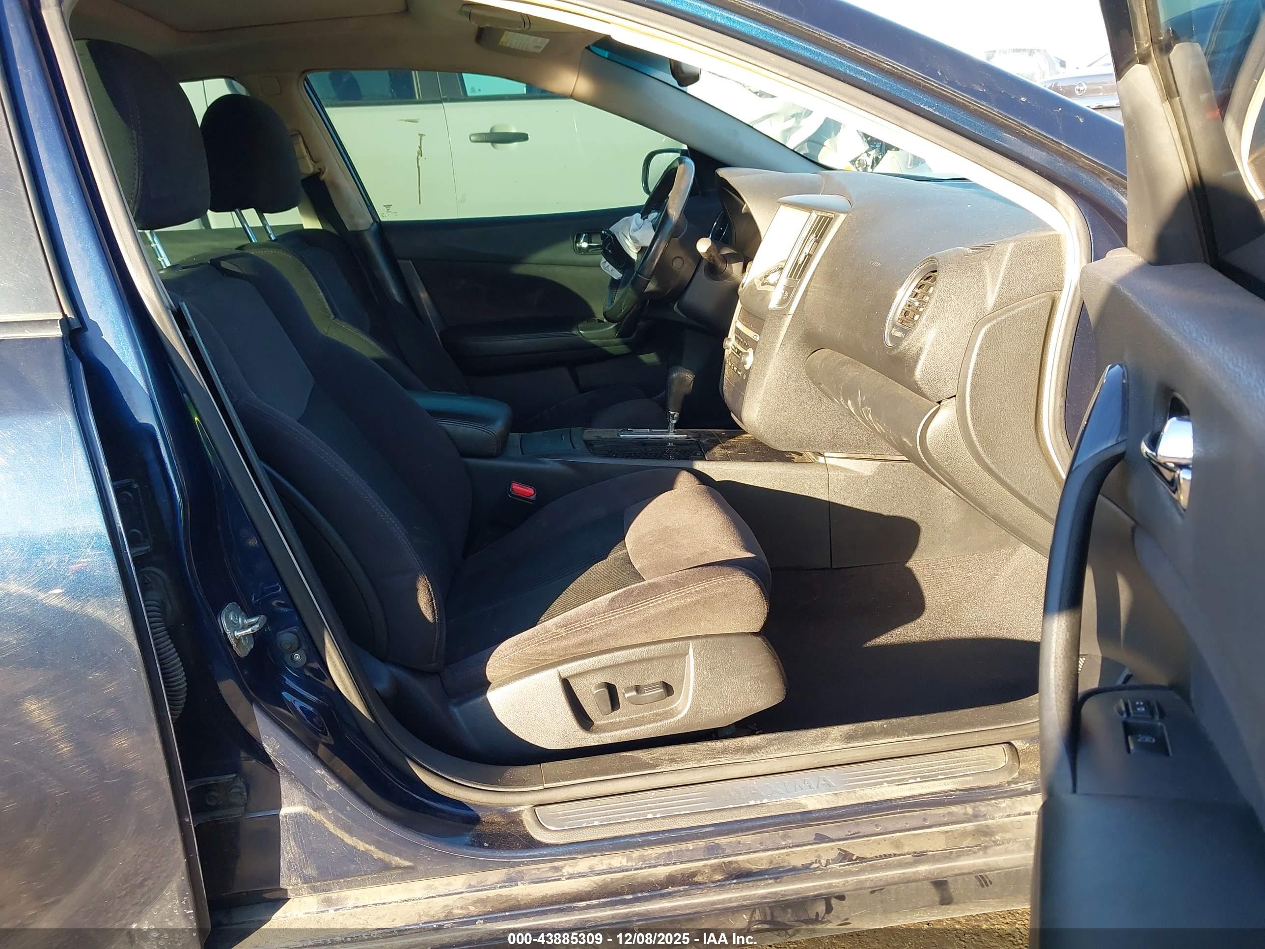 NISSAN MAXIMA image 5