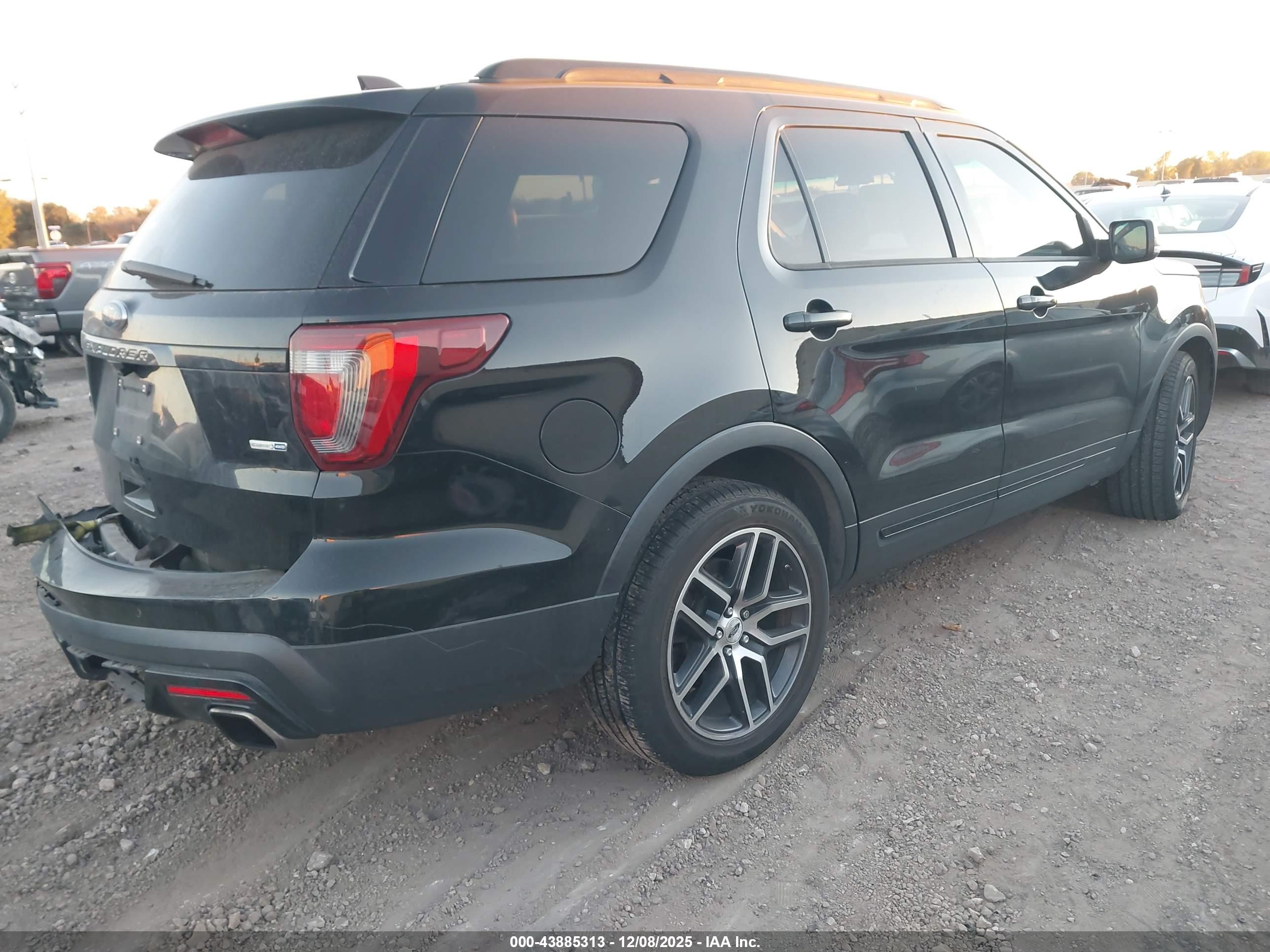 FORD EXPLORER image 4