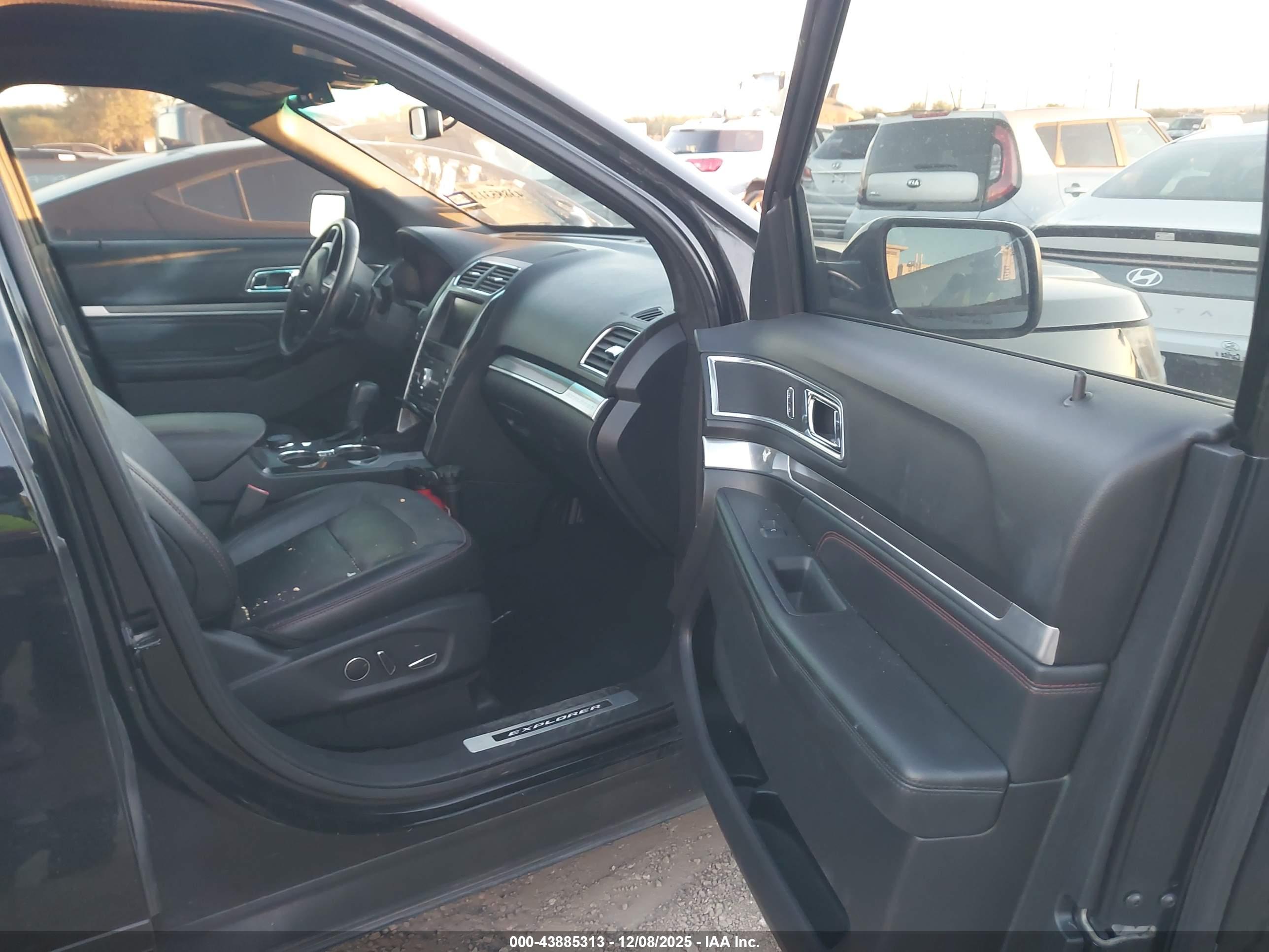 FORD EXPLORER image 5