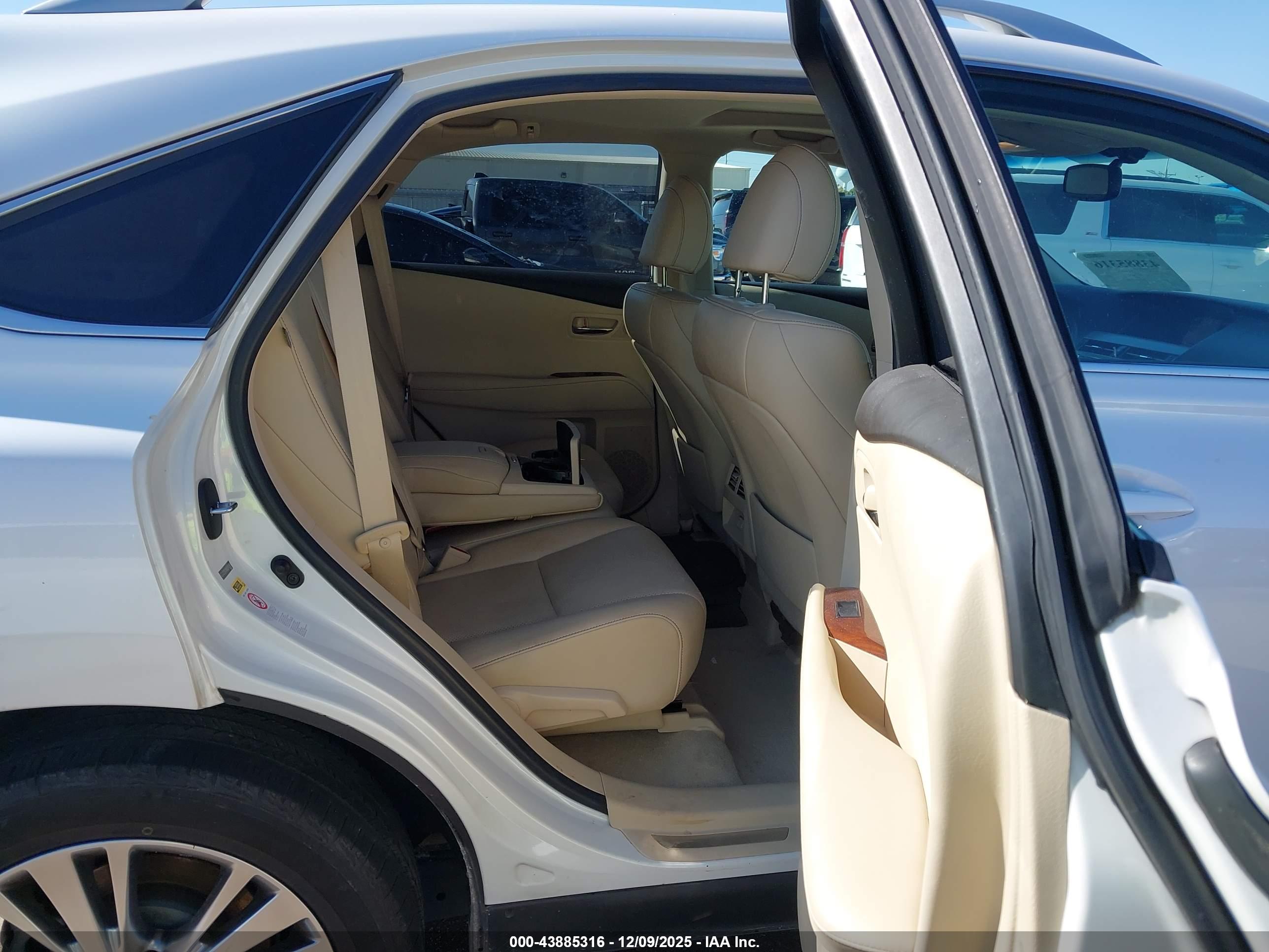 LEXUS RX image 8