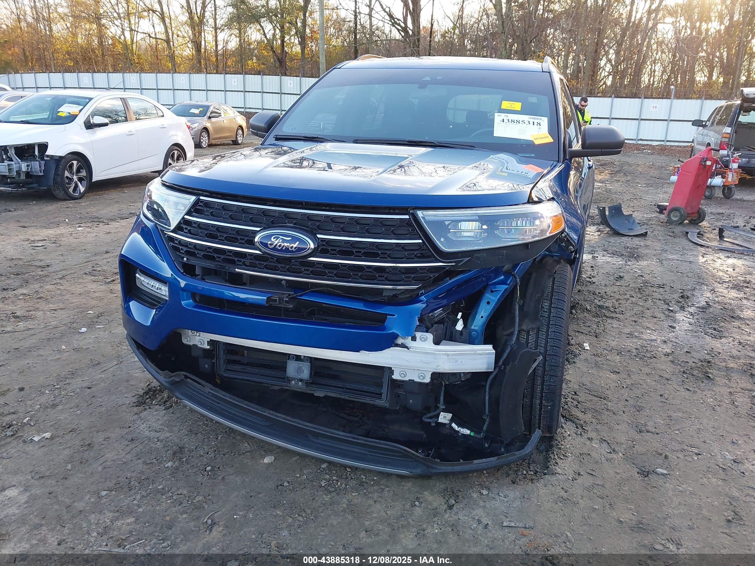 FORD EXPLORER image 6