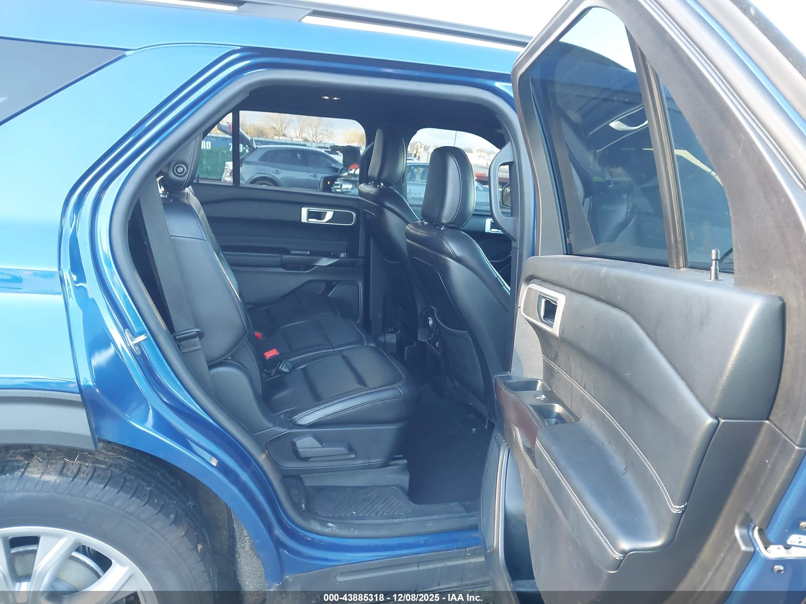 FORD EXPLORER image 8