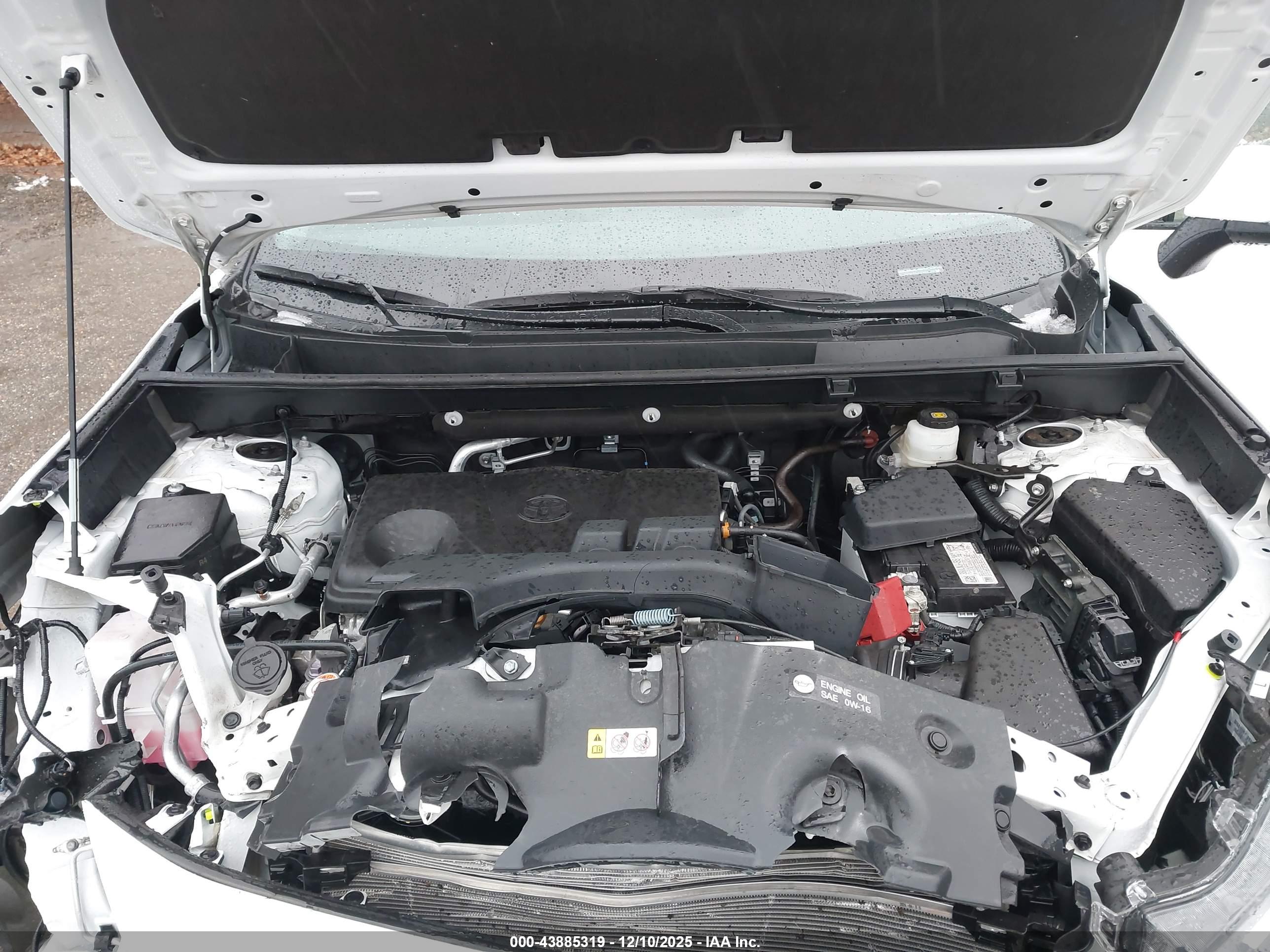 TOYOTA RAV4 image 10
