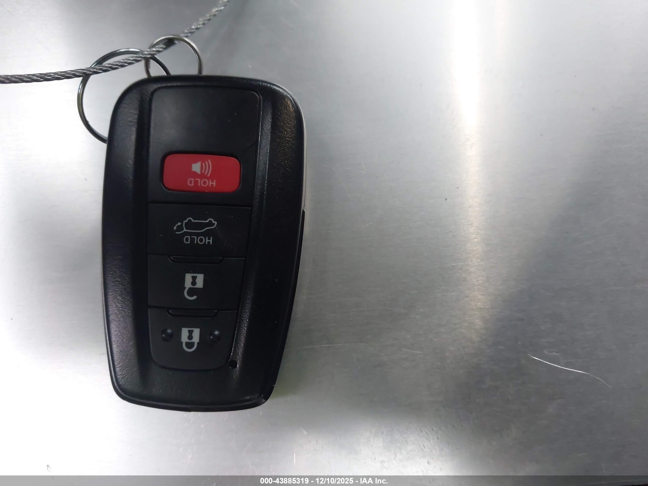 TOYOTA RAV4 image 11
