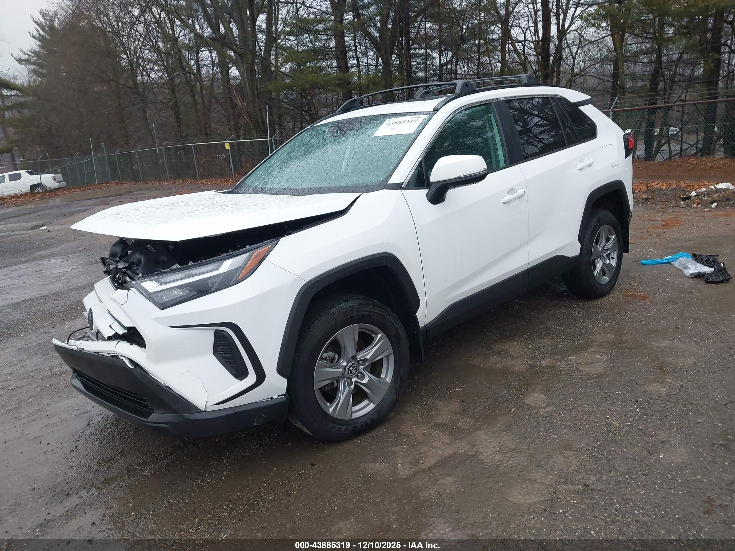 TOYOTA RAV4 image 2