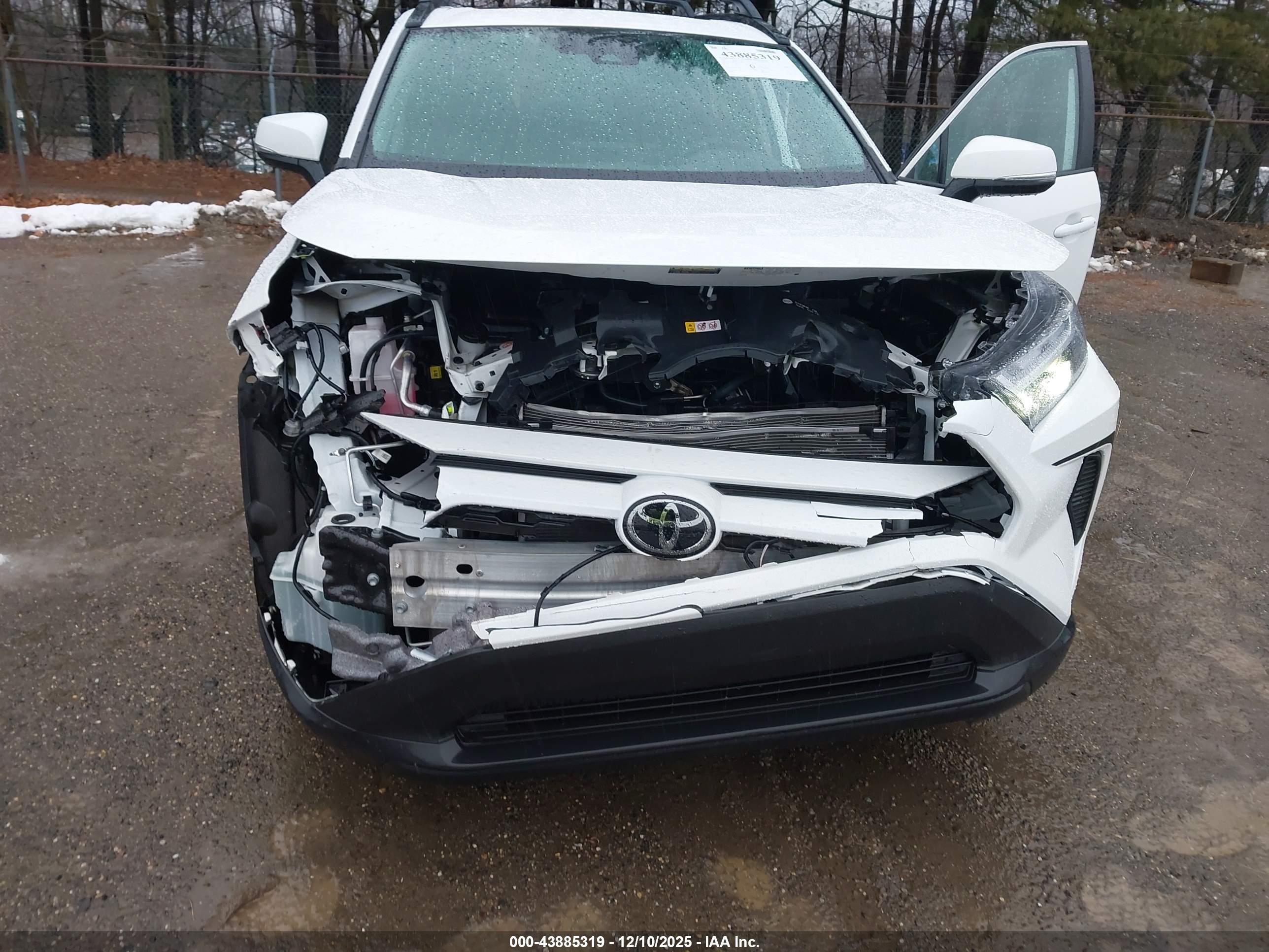 TOYOTA RAV4 image 6