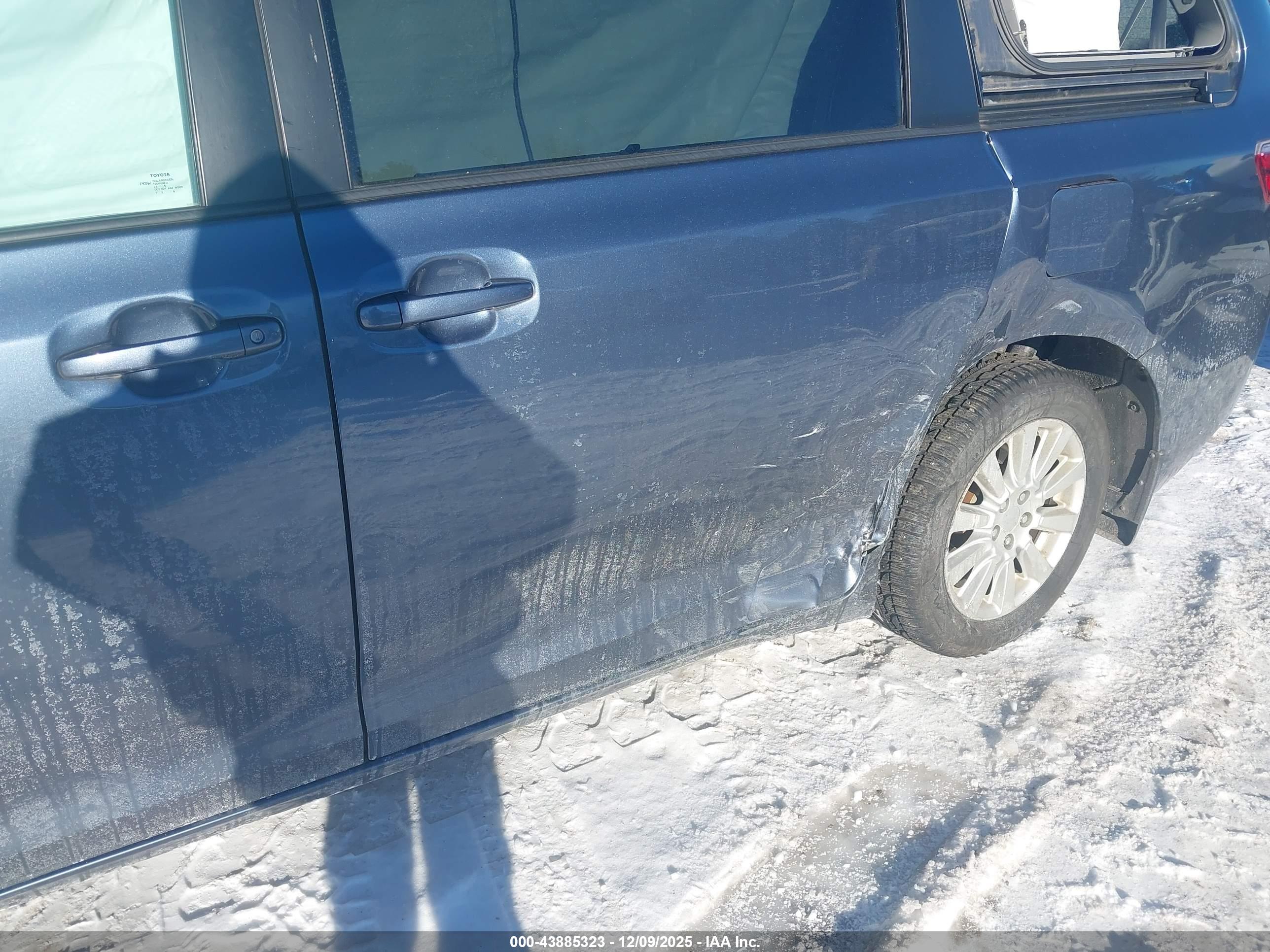 TOYOTA SIENNA image 6