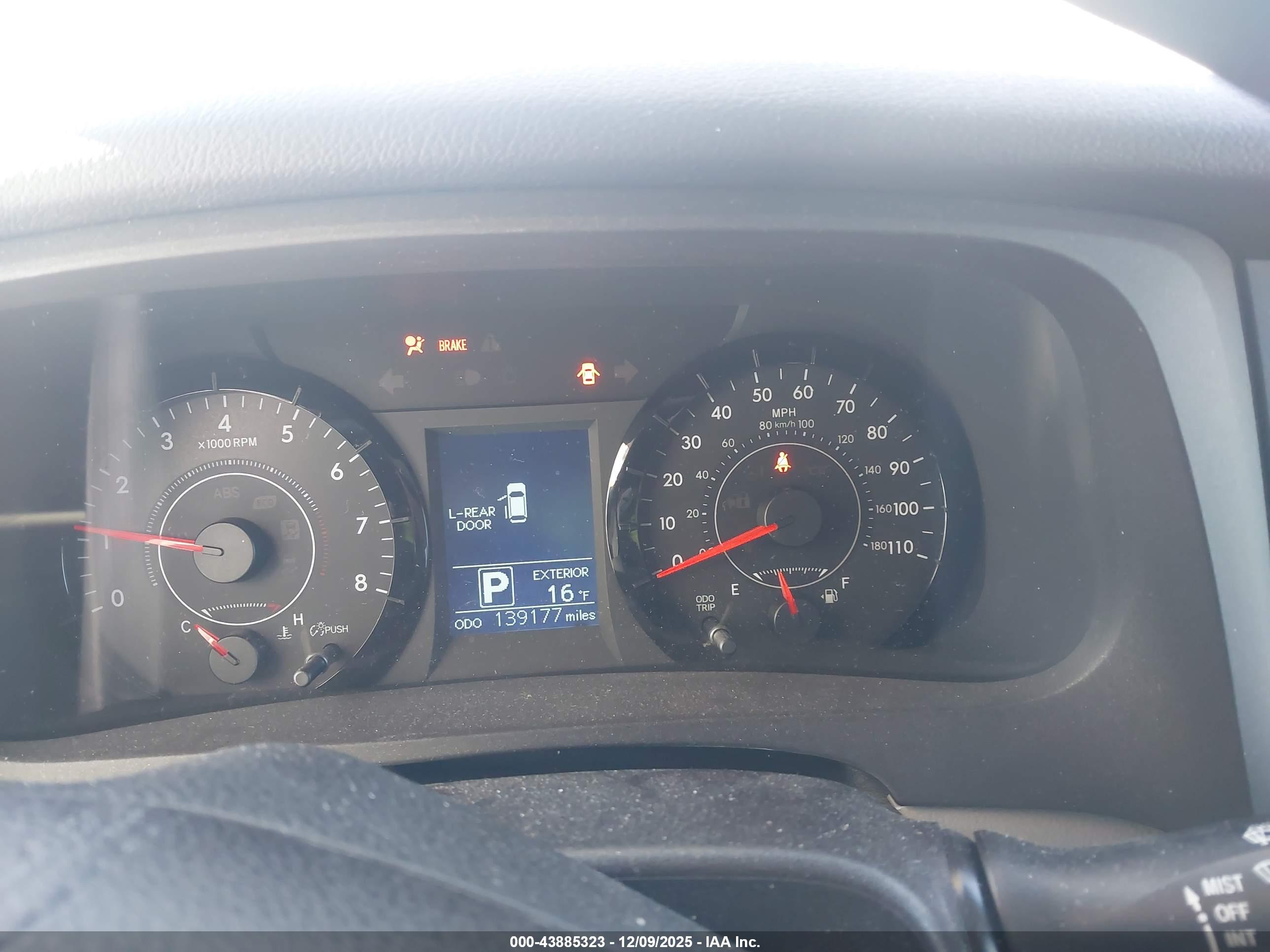 TOYOTA SIENNA image 7