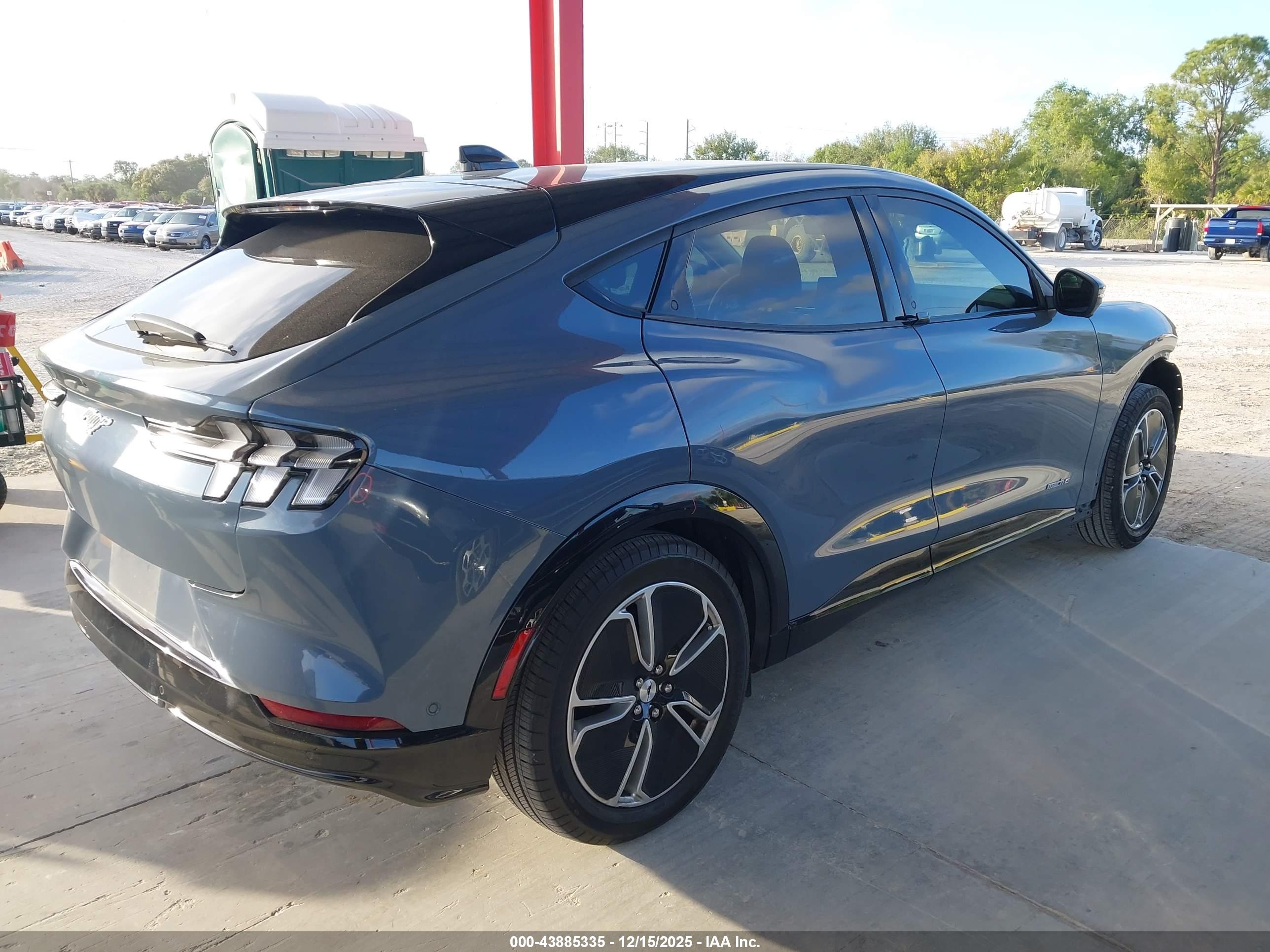 FORD MUSTANG image 4