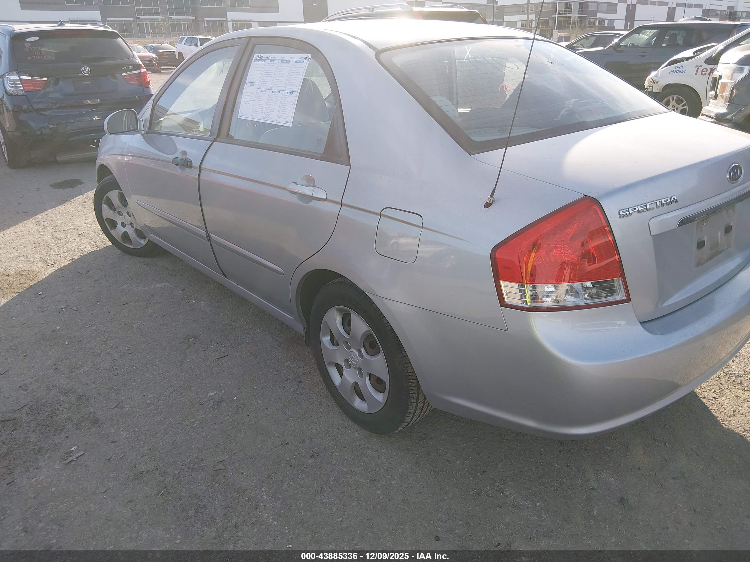 KIA SPECTRA image 3
