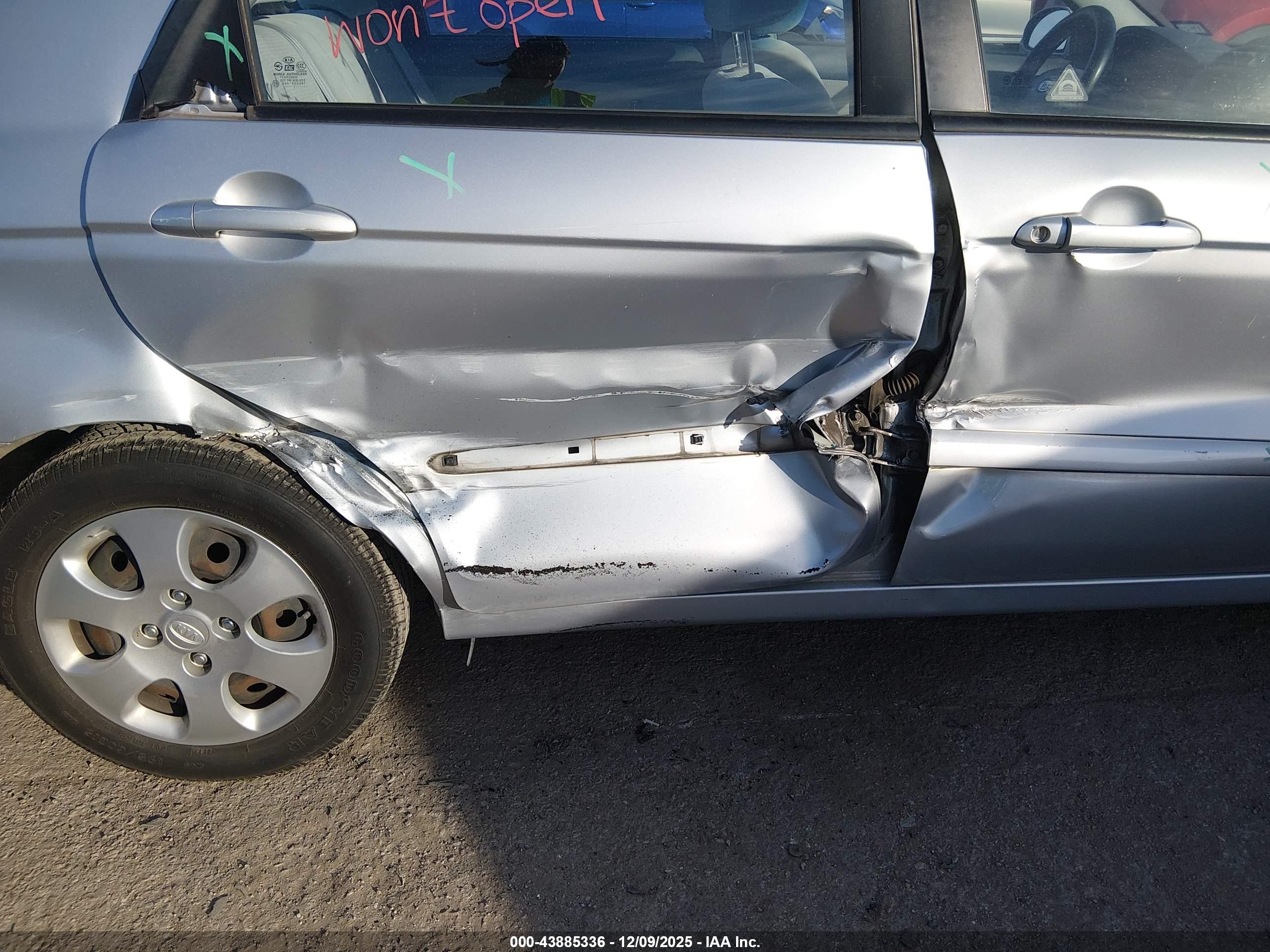 KIA SPECTRA image 6