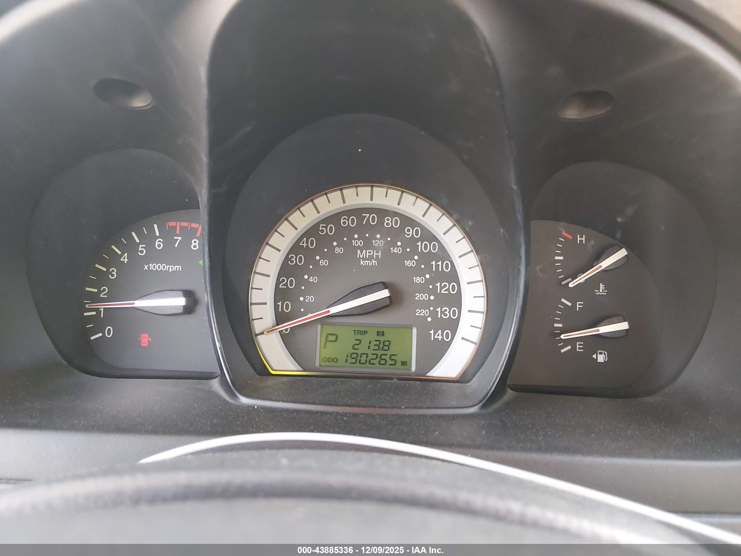 KIA SPECTRA image 7