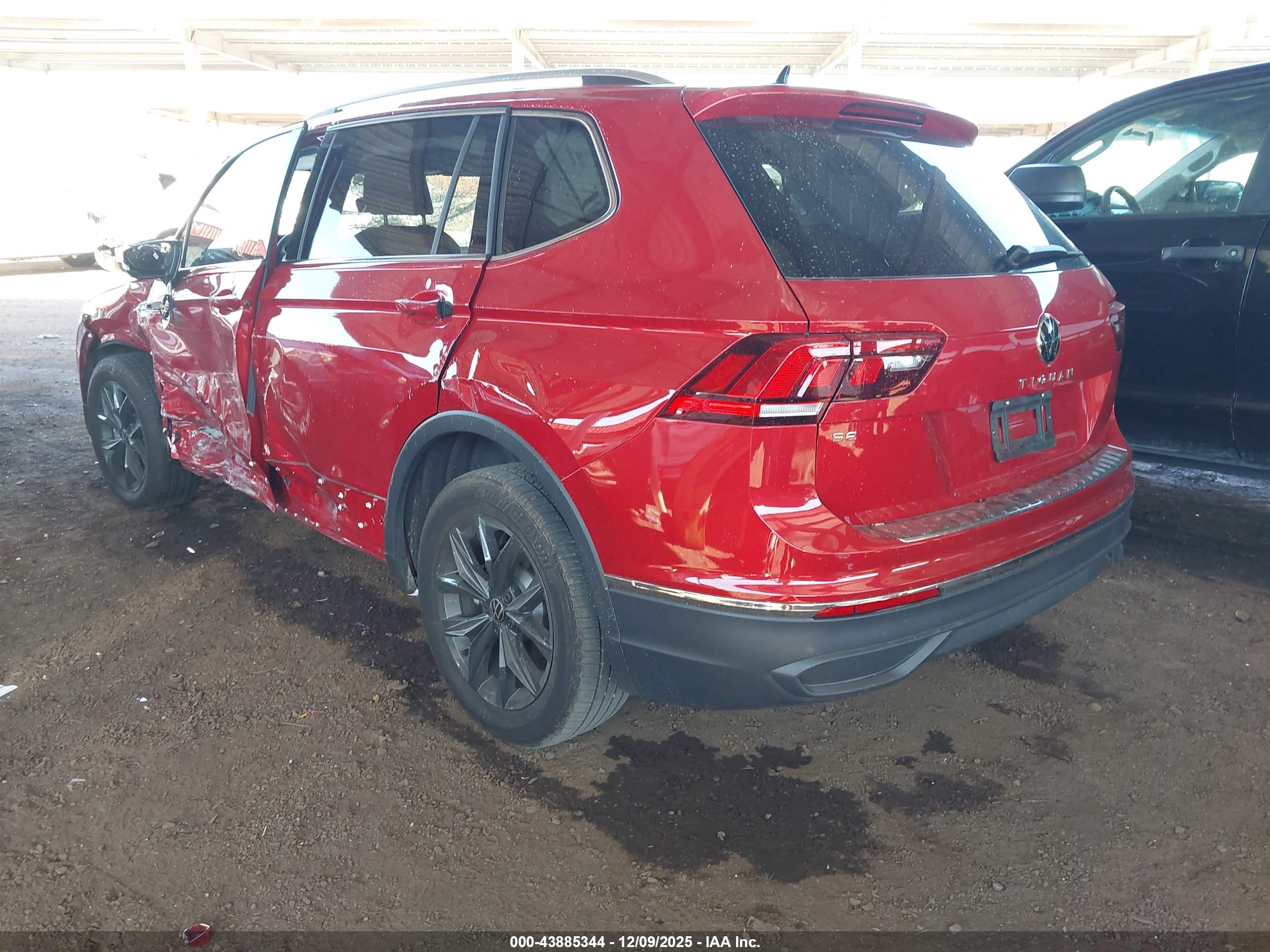 VOLKSWAGEN TIGUAN image 3