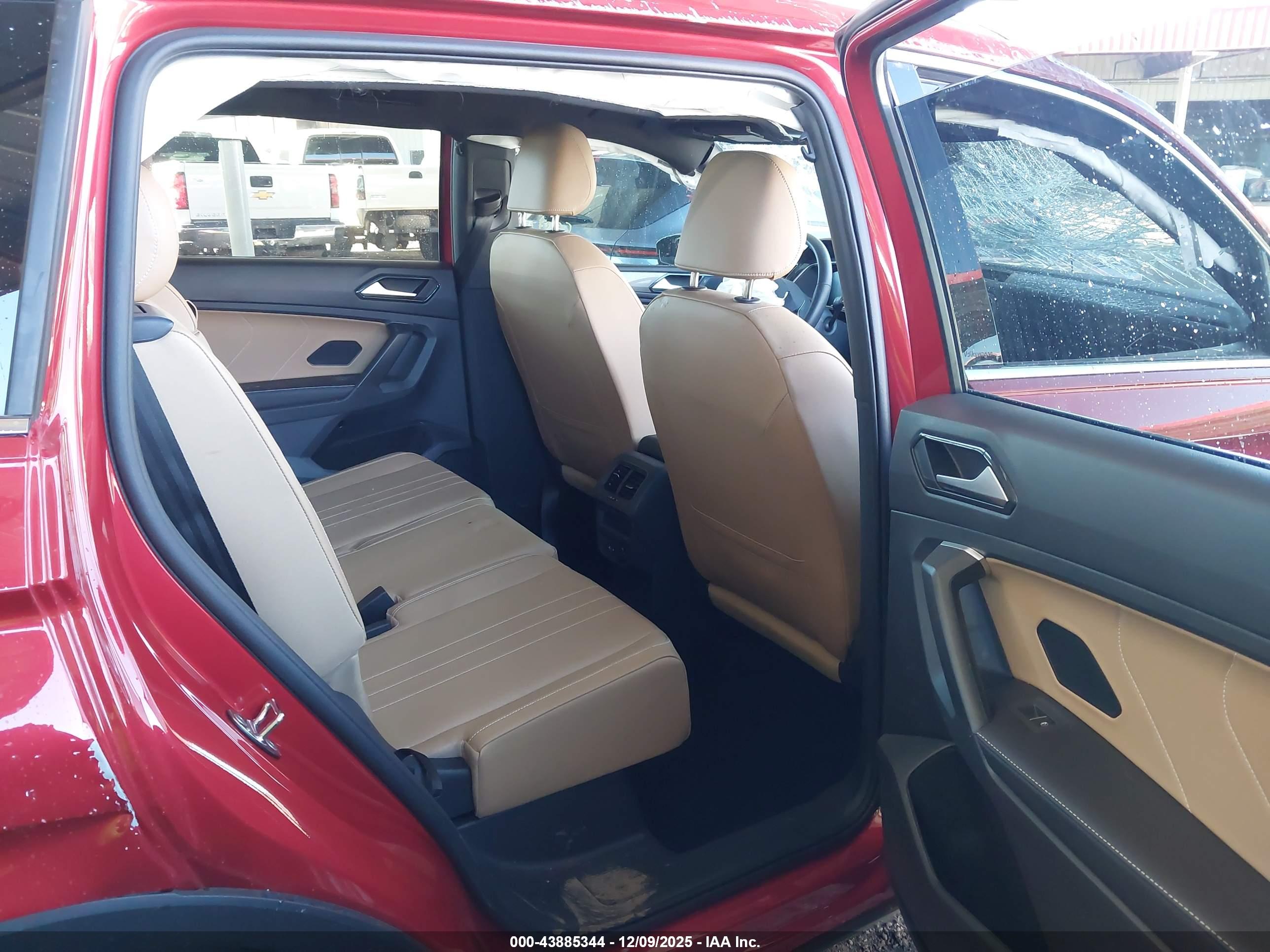 VOLKSWAGEN TIGUAN image 8
