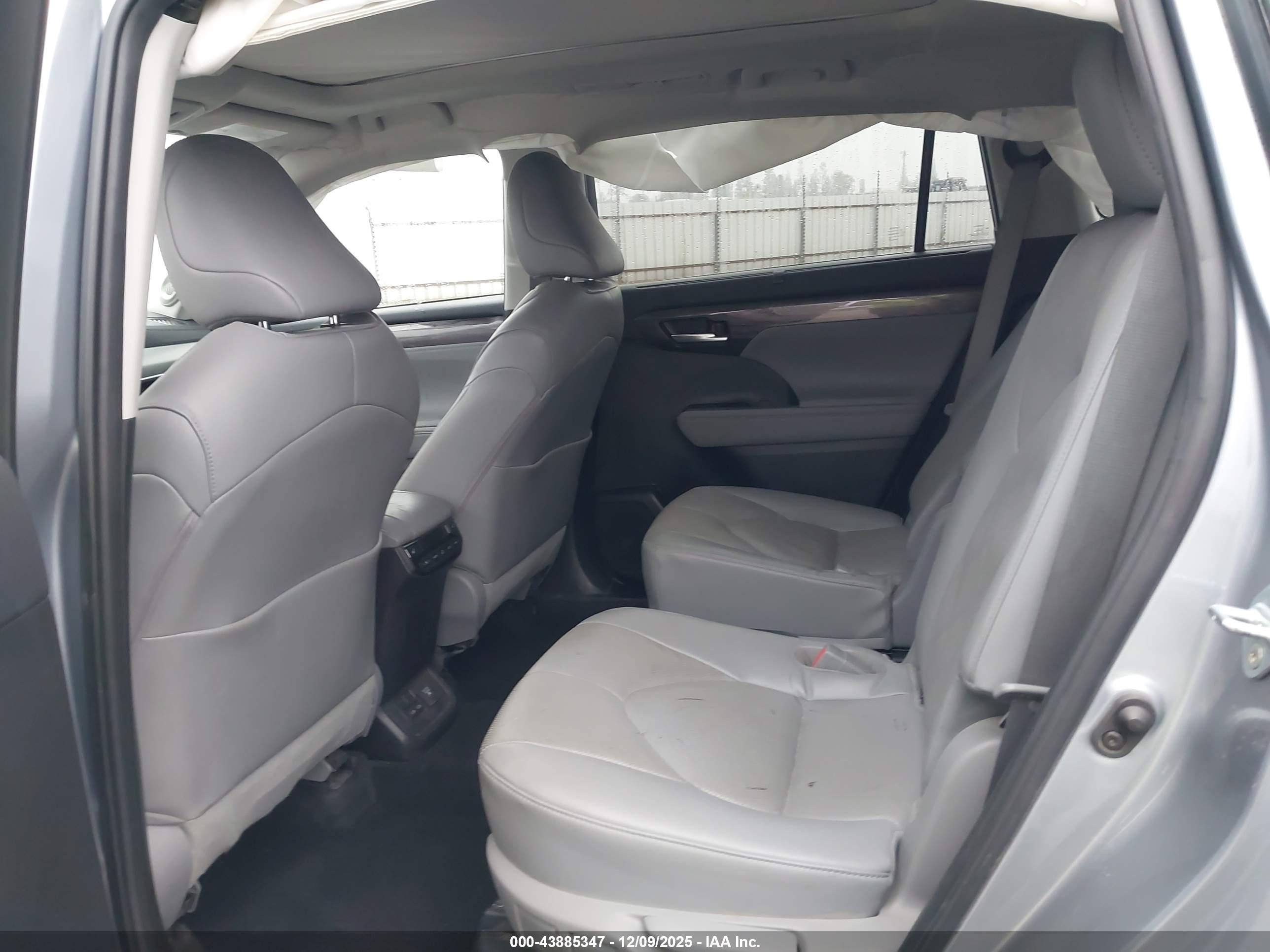 TOYOTA HIGHLANDER image 8