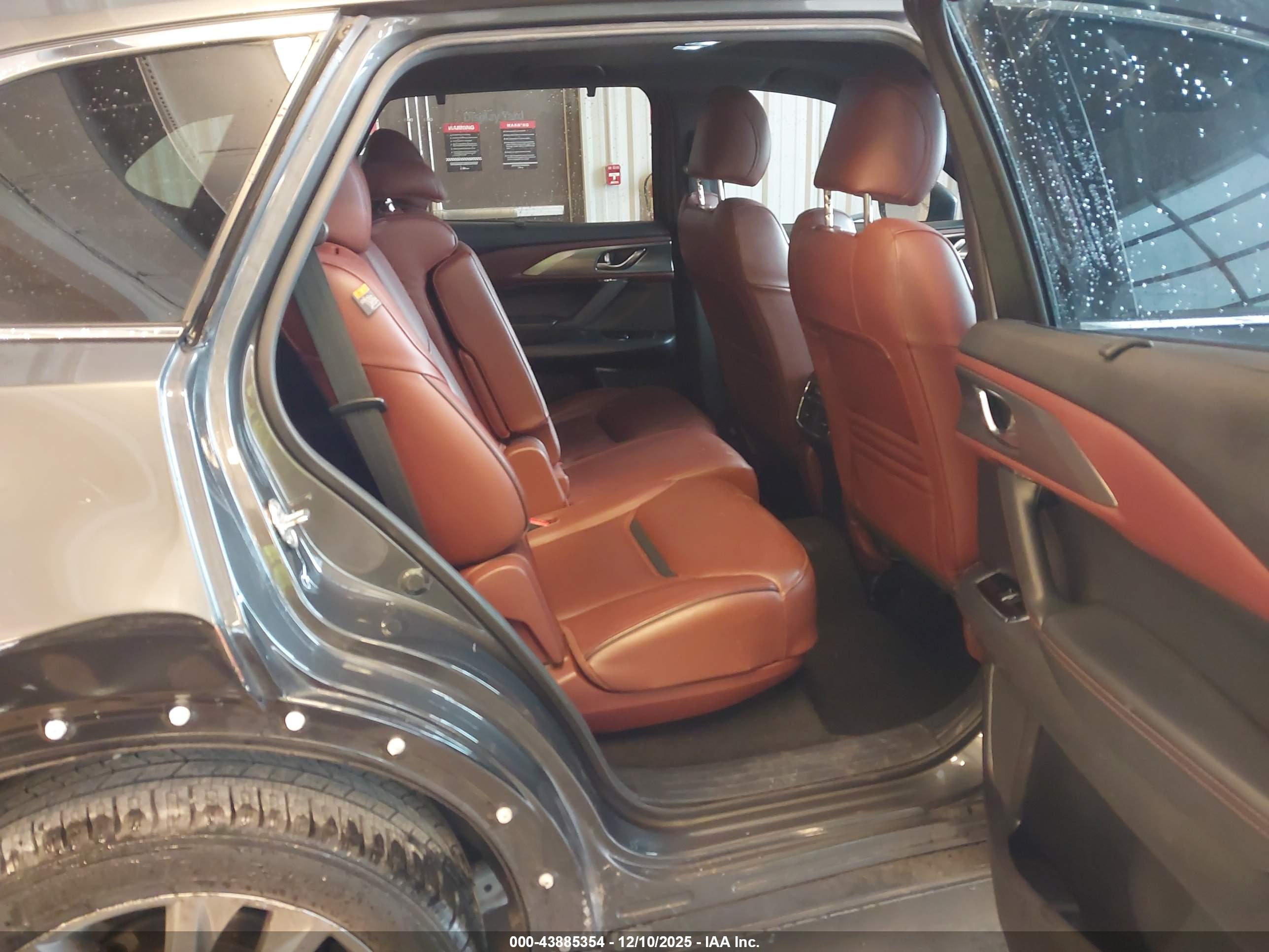 MAZDA CX-9 image 8