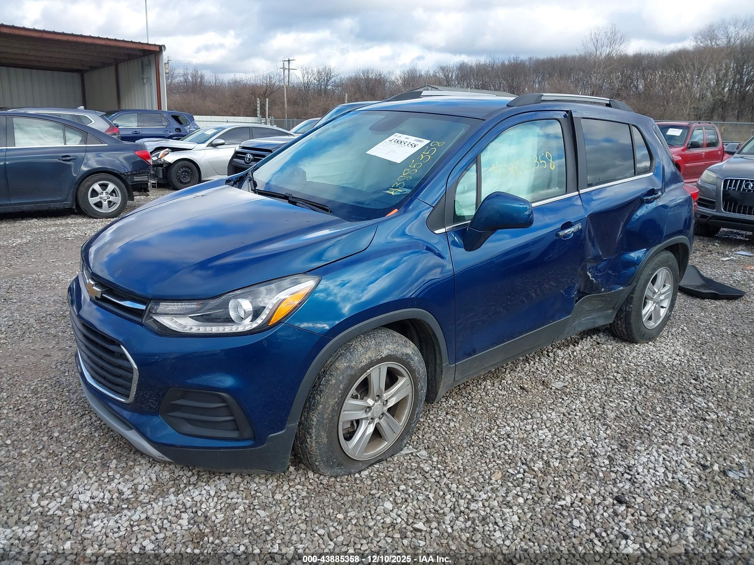 CHEVROLET TRAX image 2
