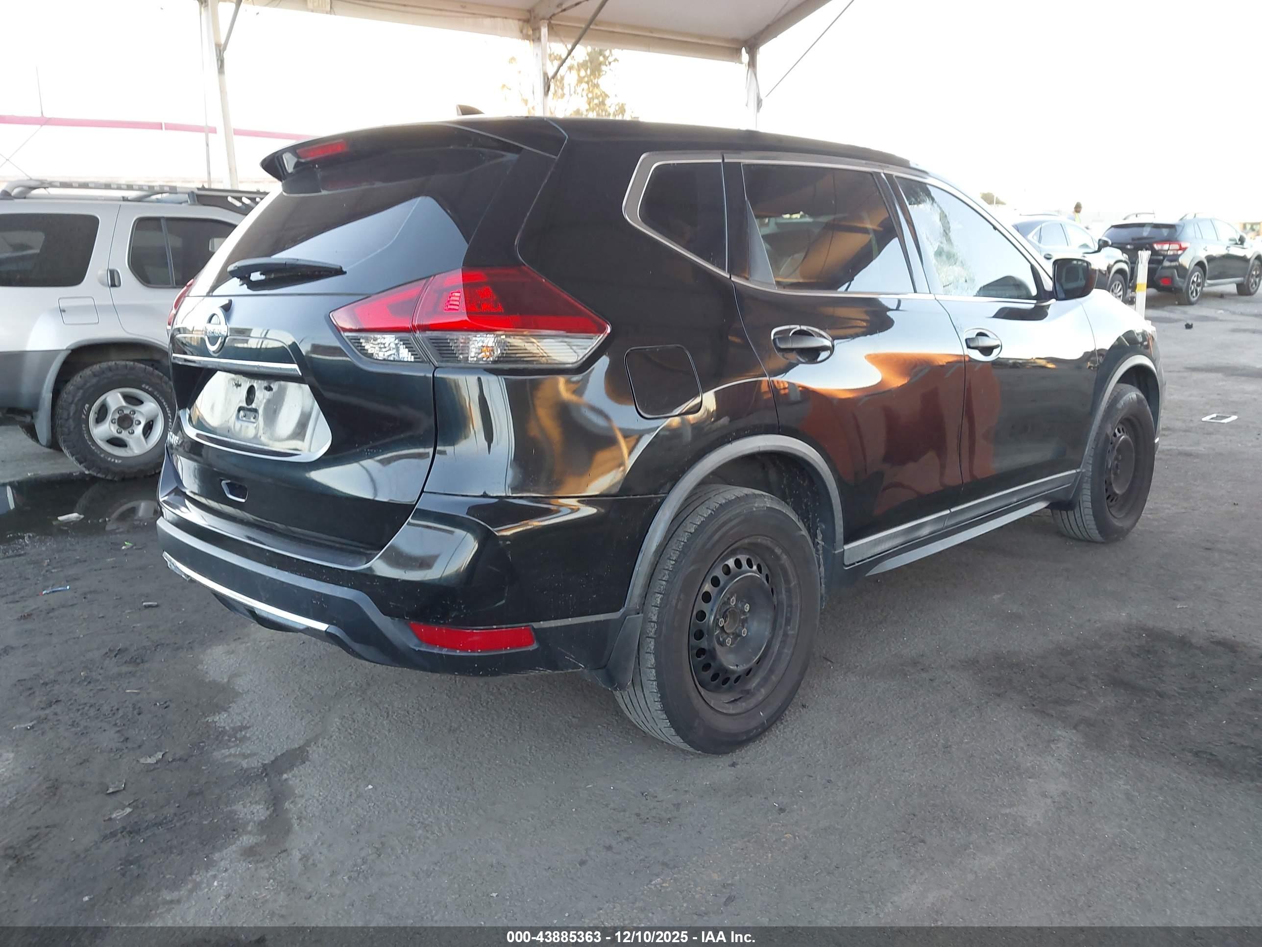 NISSAN ROGUE image 4
