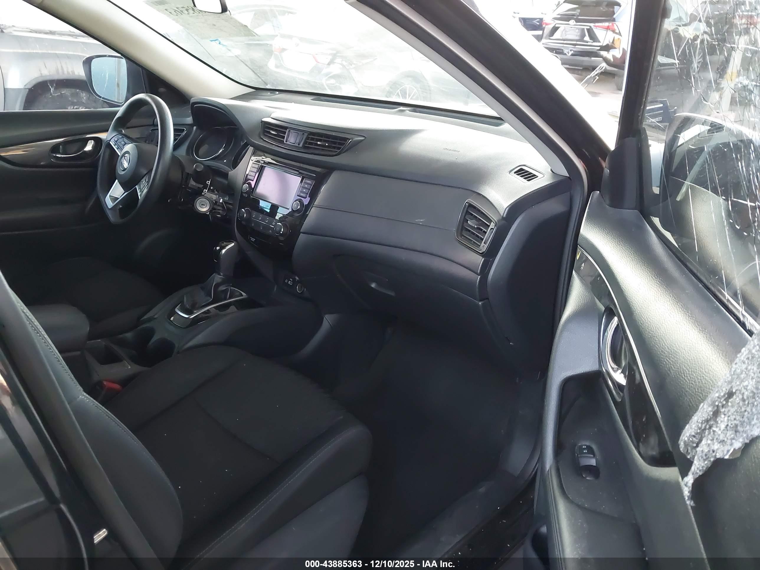 NISSAN ROGUE image 5