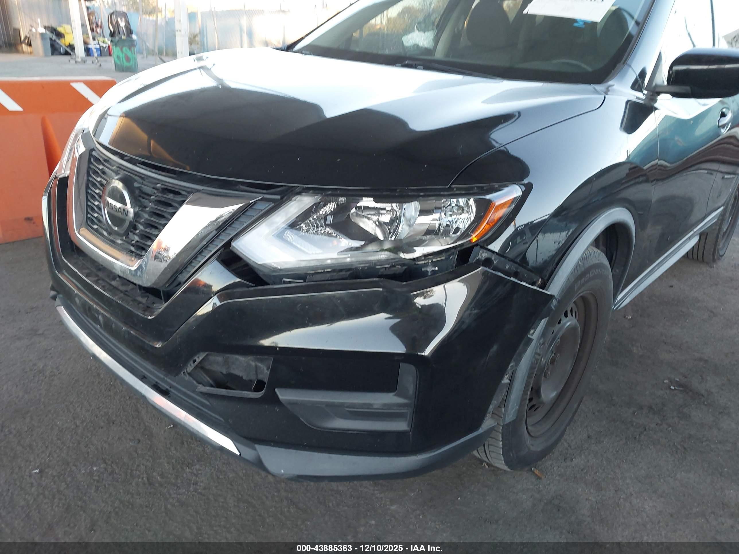 NISSAN ROGUE image 6