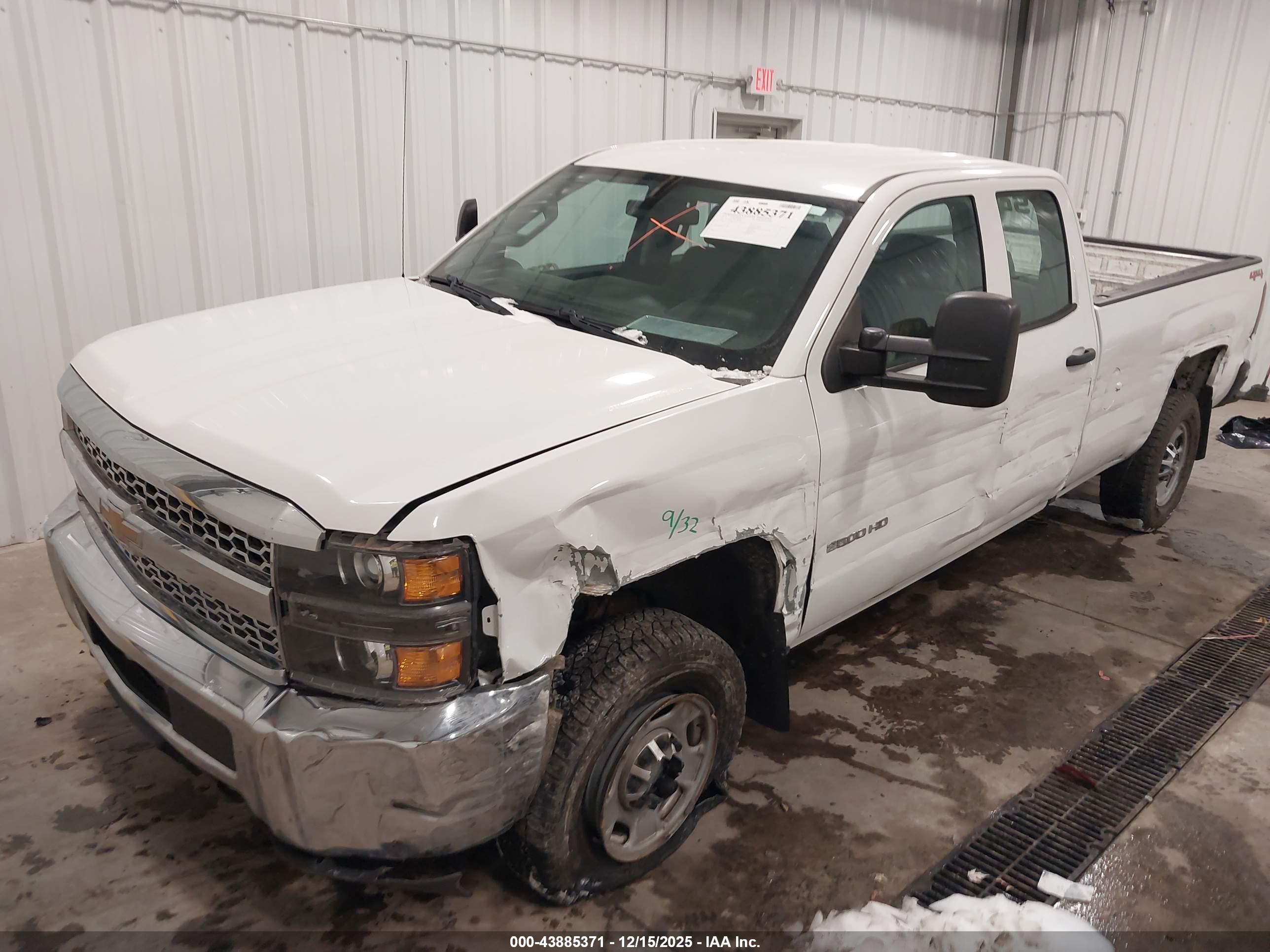 CHEVROLET SILVERADO image 2