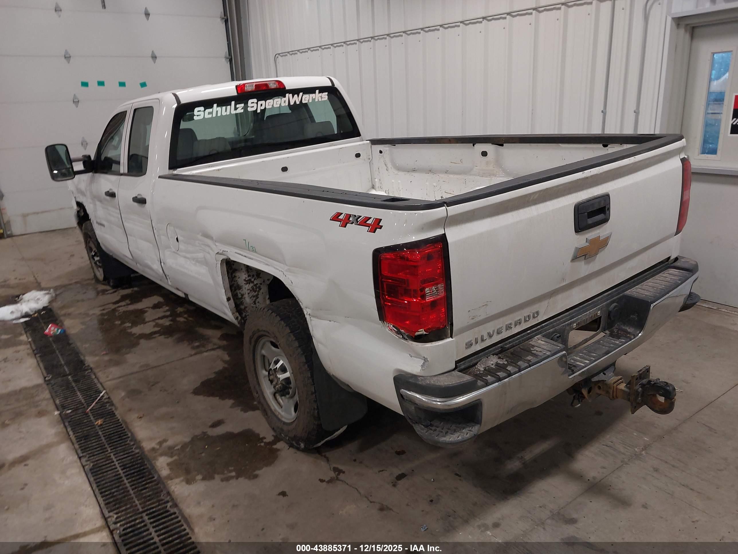 CHEVROLET SILVERADO image 3