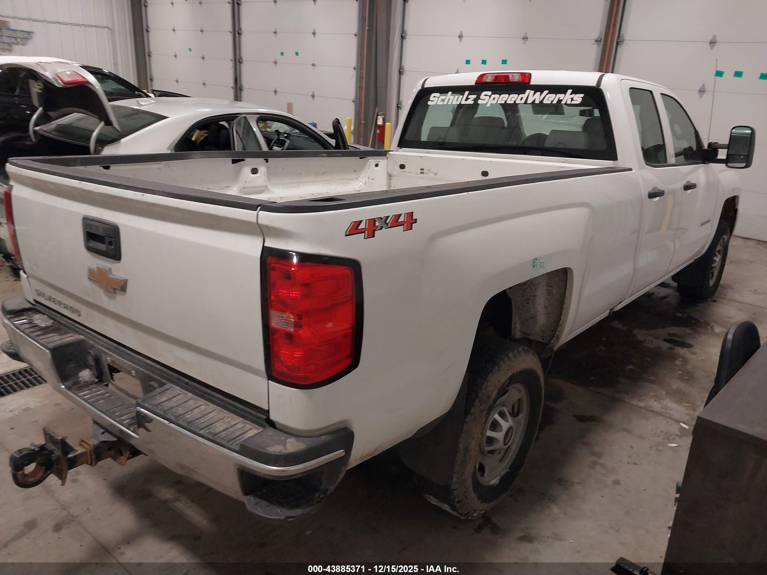 CHEVROLET SILVERADO image 4
