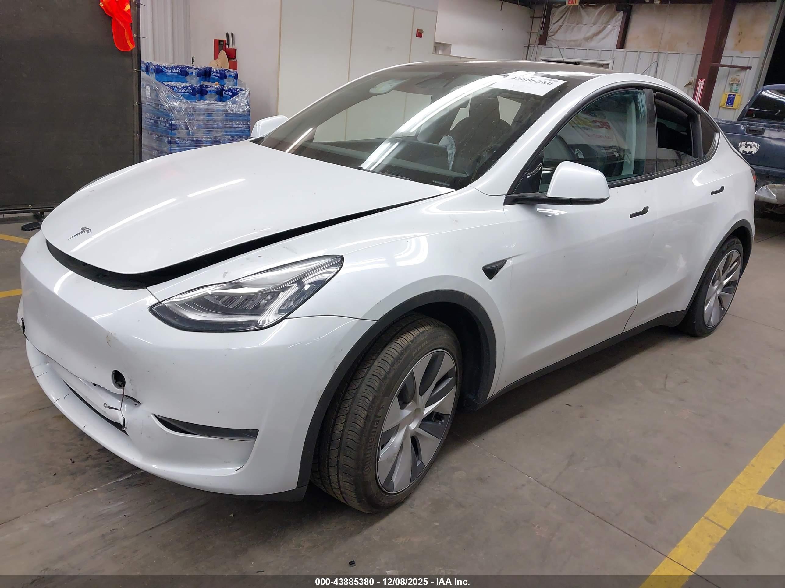 TESLA MODEL image 2
