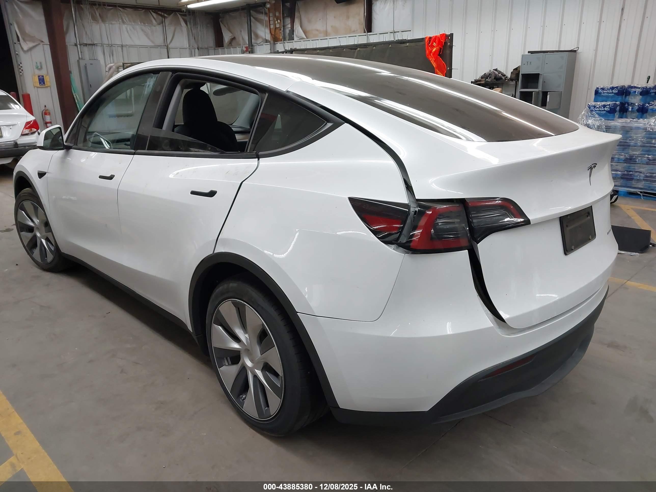 TESLA MODEL image 3