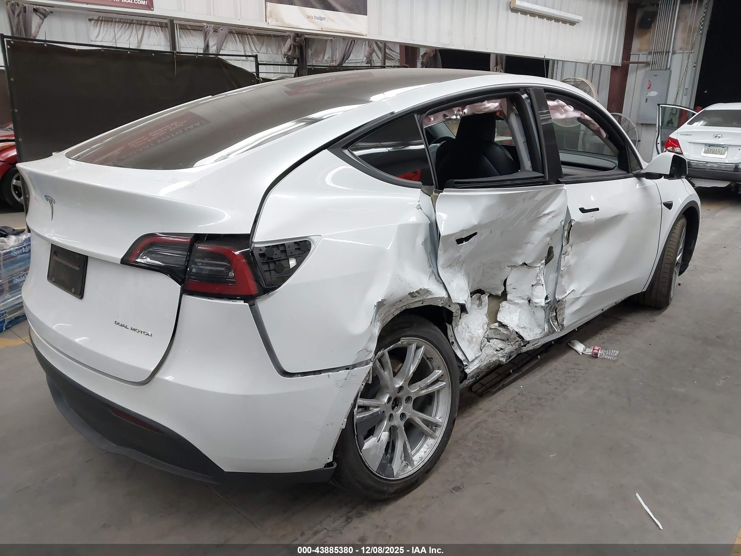 TESLA MODEL image 4