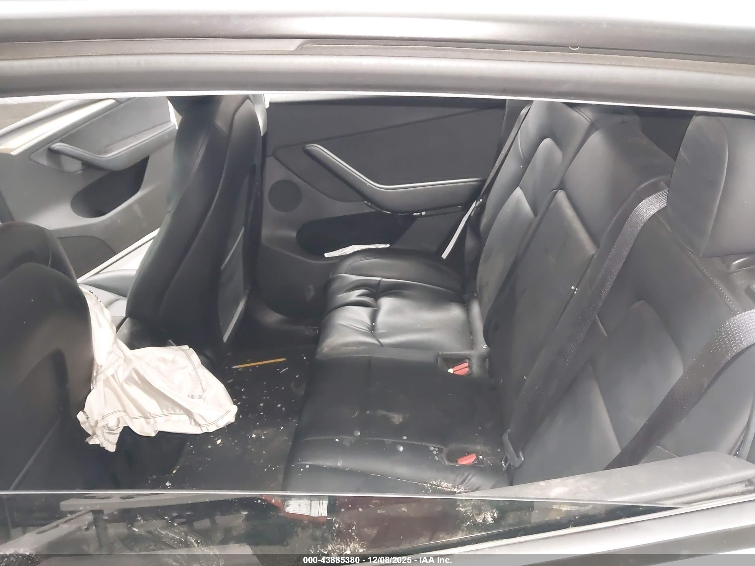 TESLA MODEL image 8