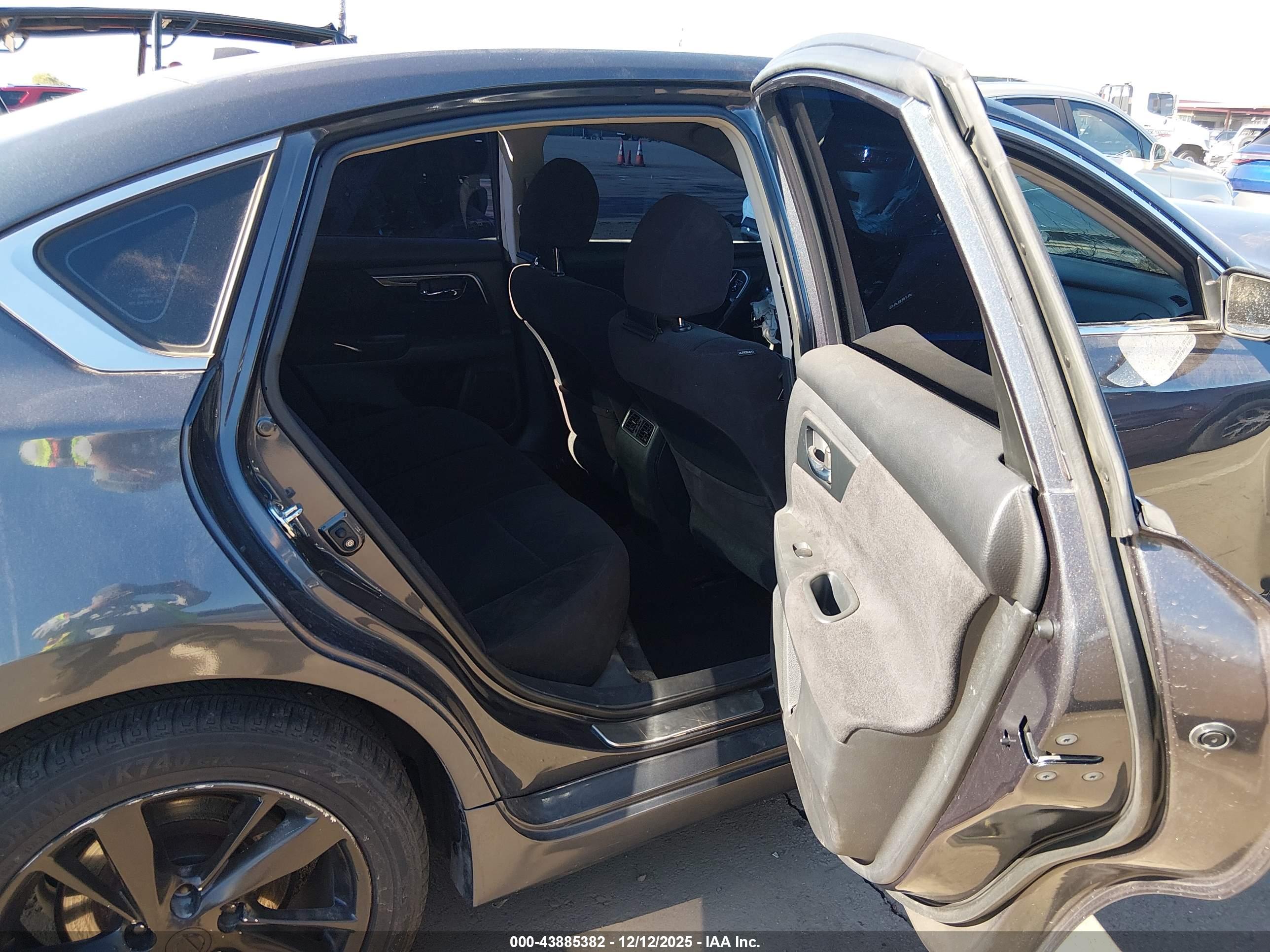 NISSAN ALTIMA image 8