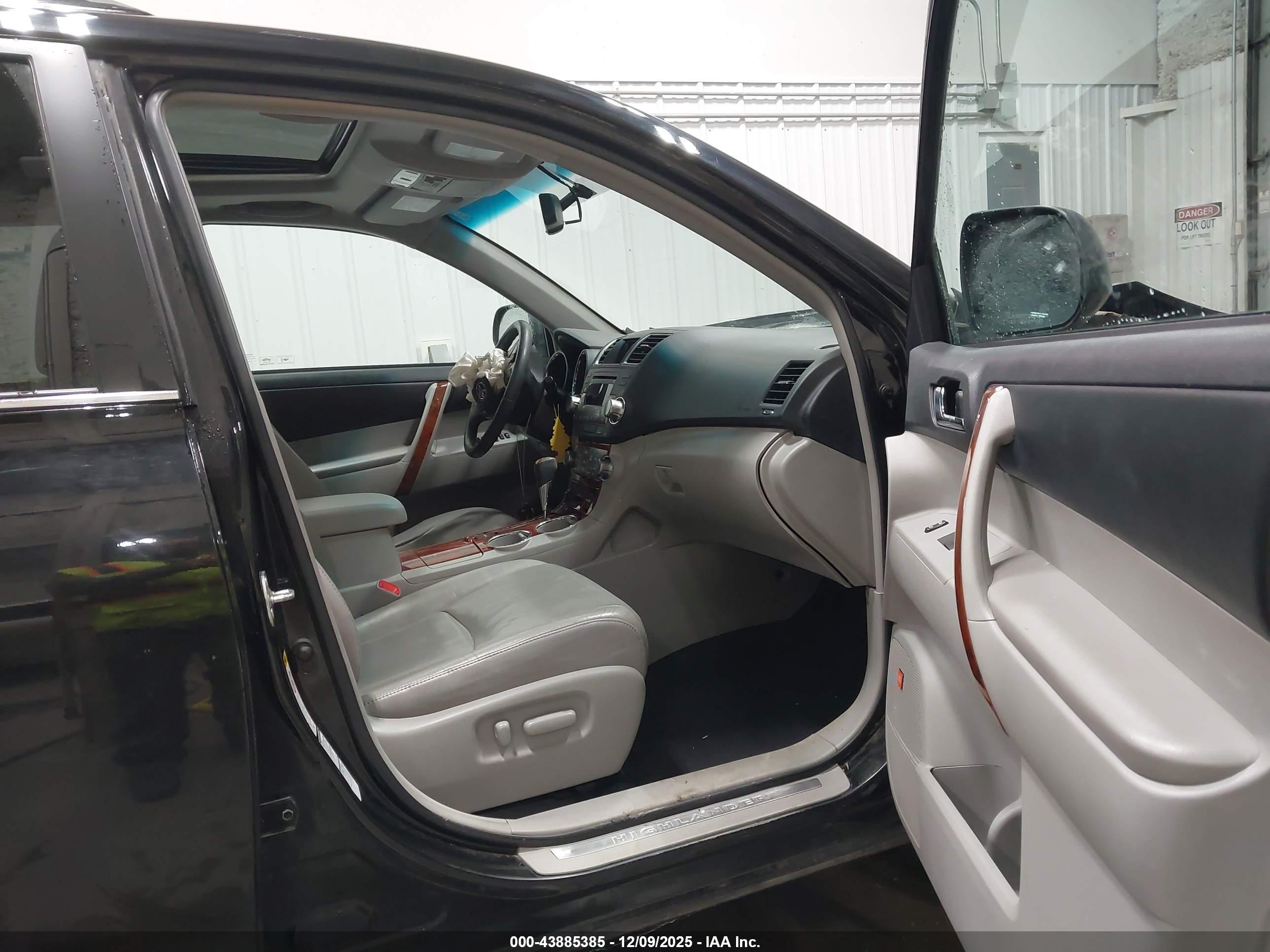 TOYOTA HIGHLANDER image 5