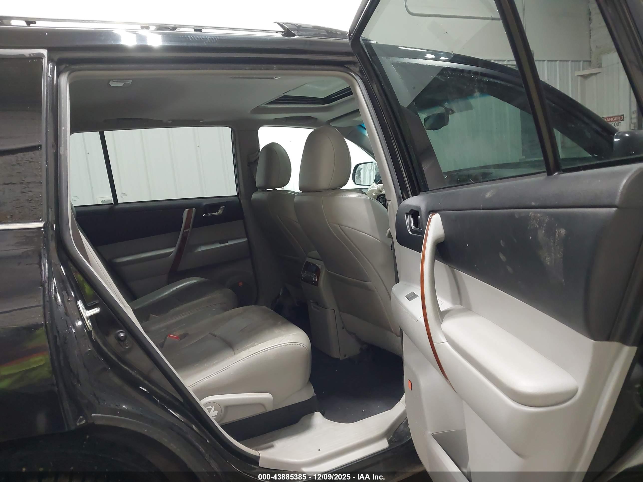 TOYOTA HIGHLANDER image 8
