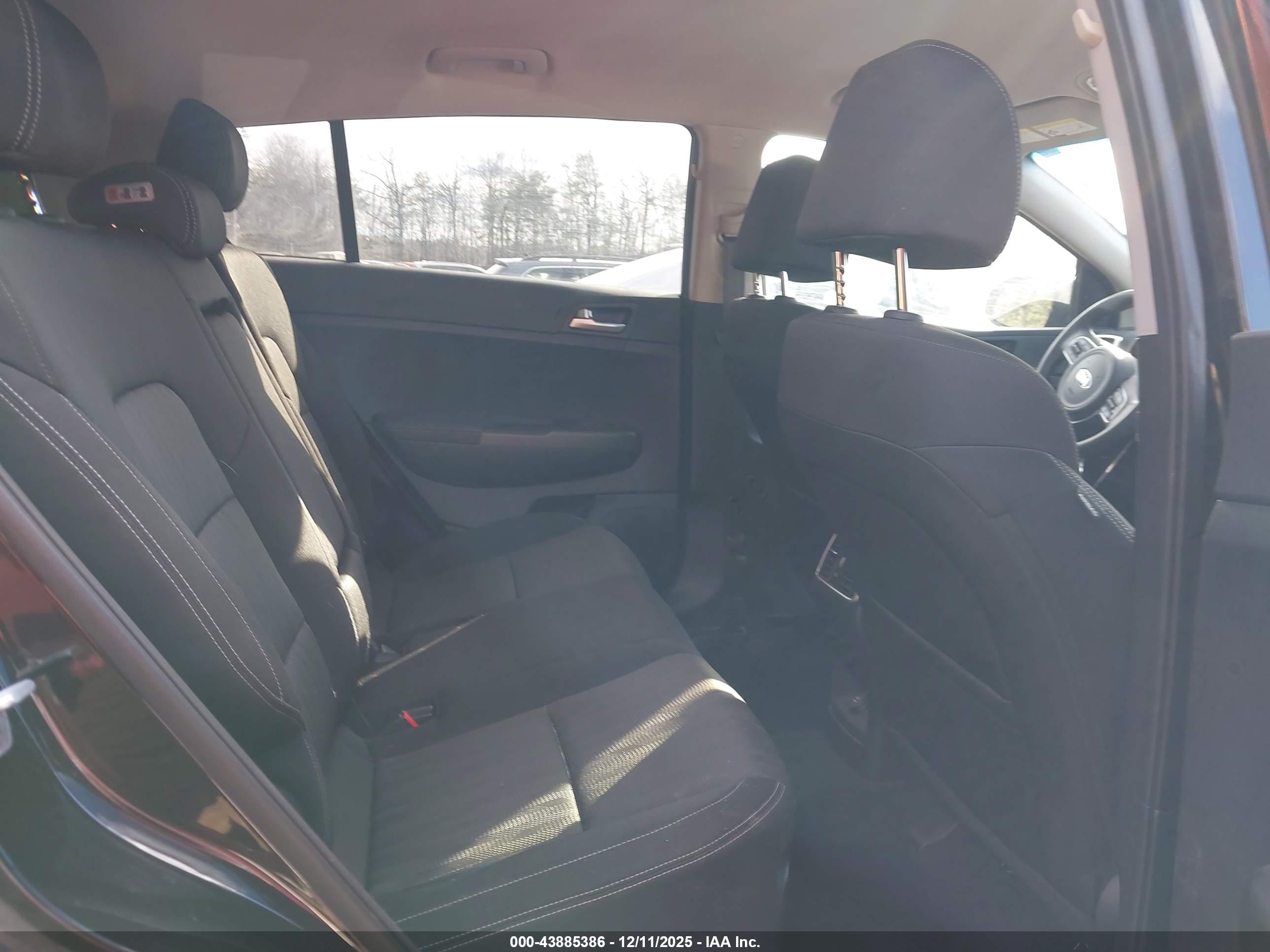 KIA SPORTAGE image 8
