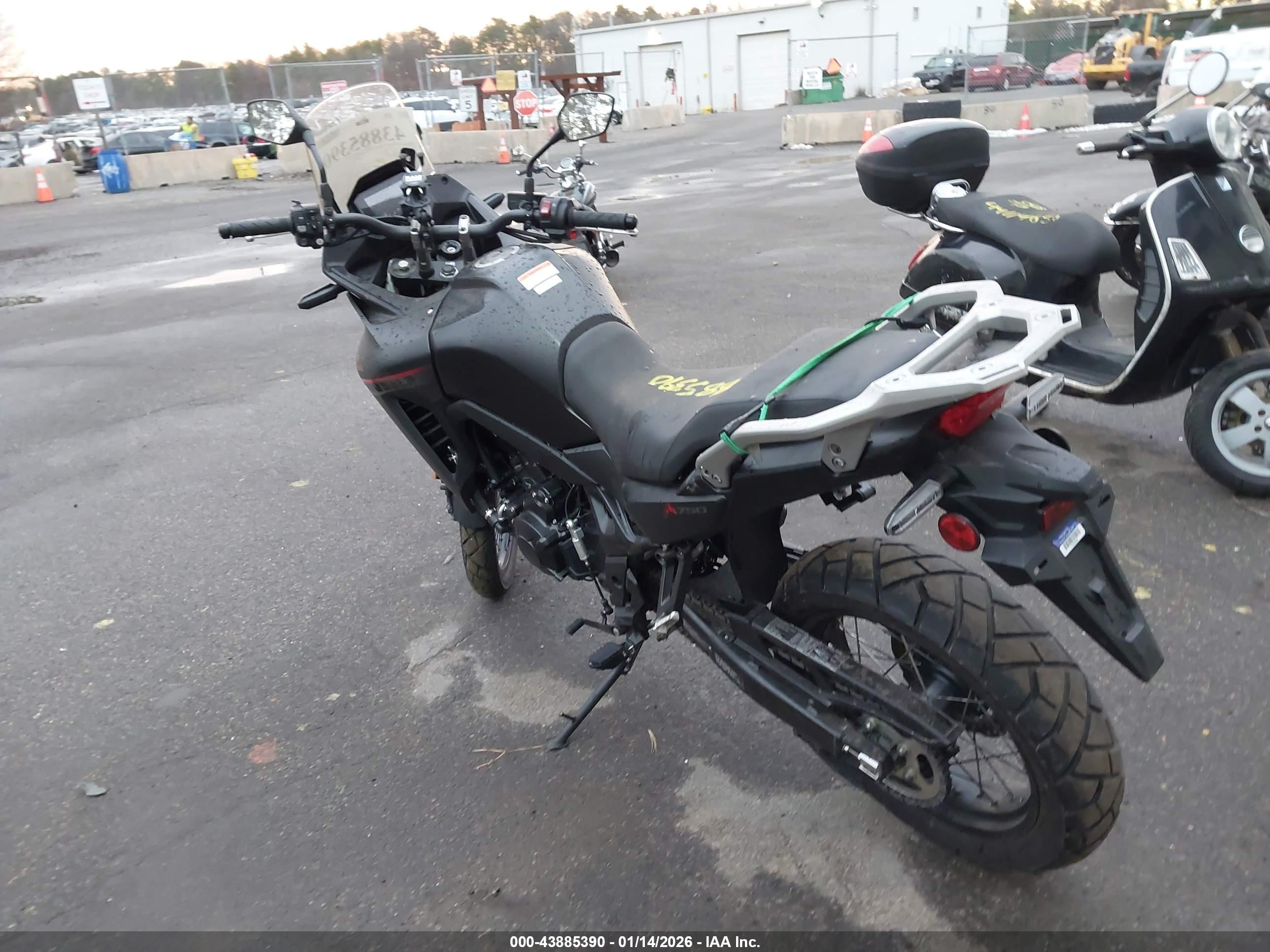 HONDA XL750 image 3